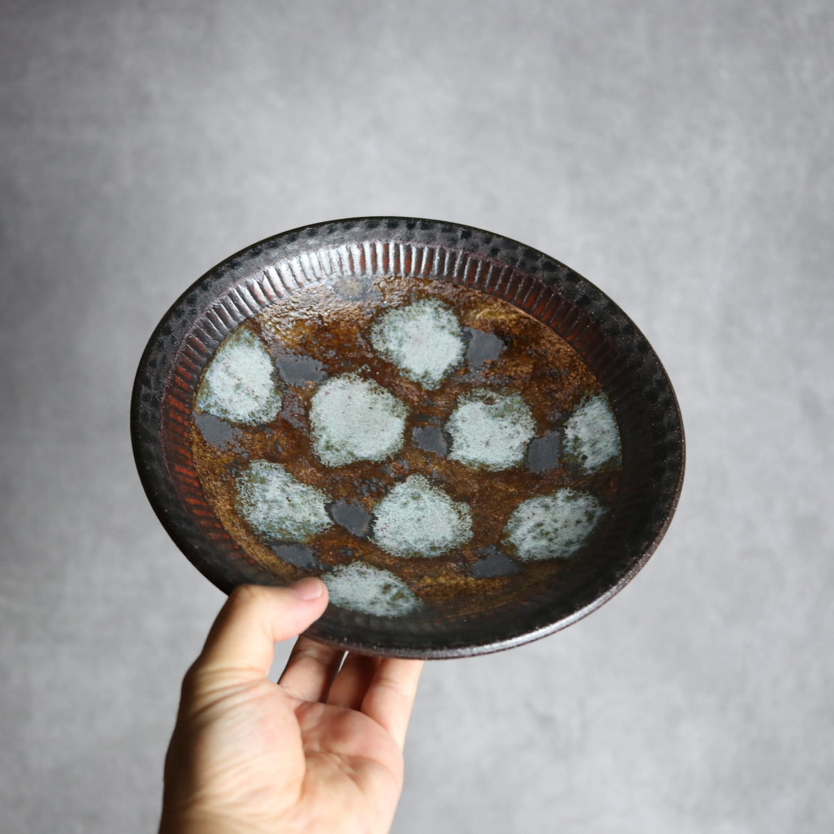 7寸皿1 黒シリーズ やちむん 陶器 sui