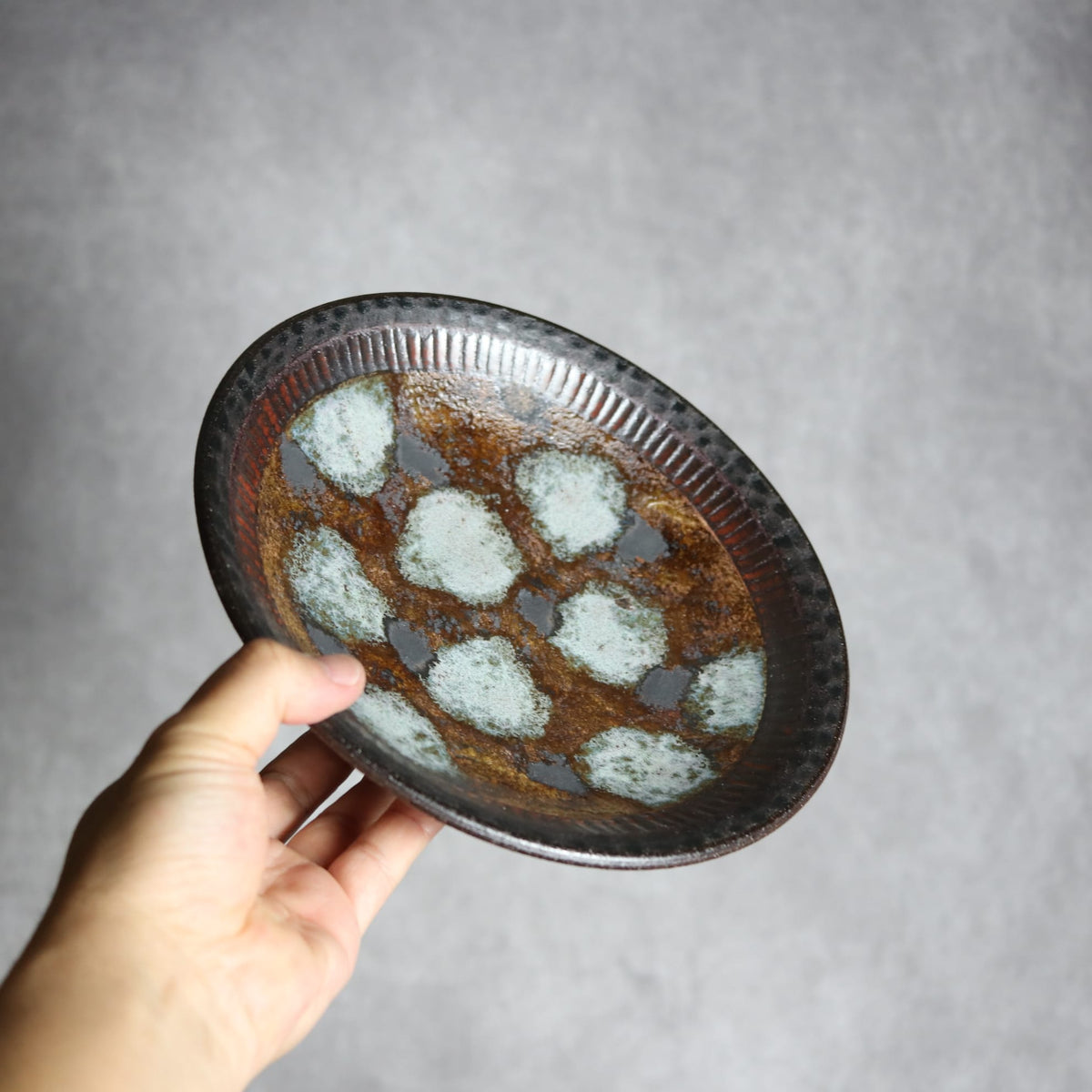 7寸皿1 黒シリーズ やちむん 陶器 sui