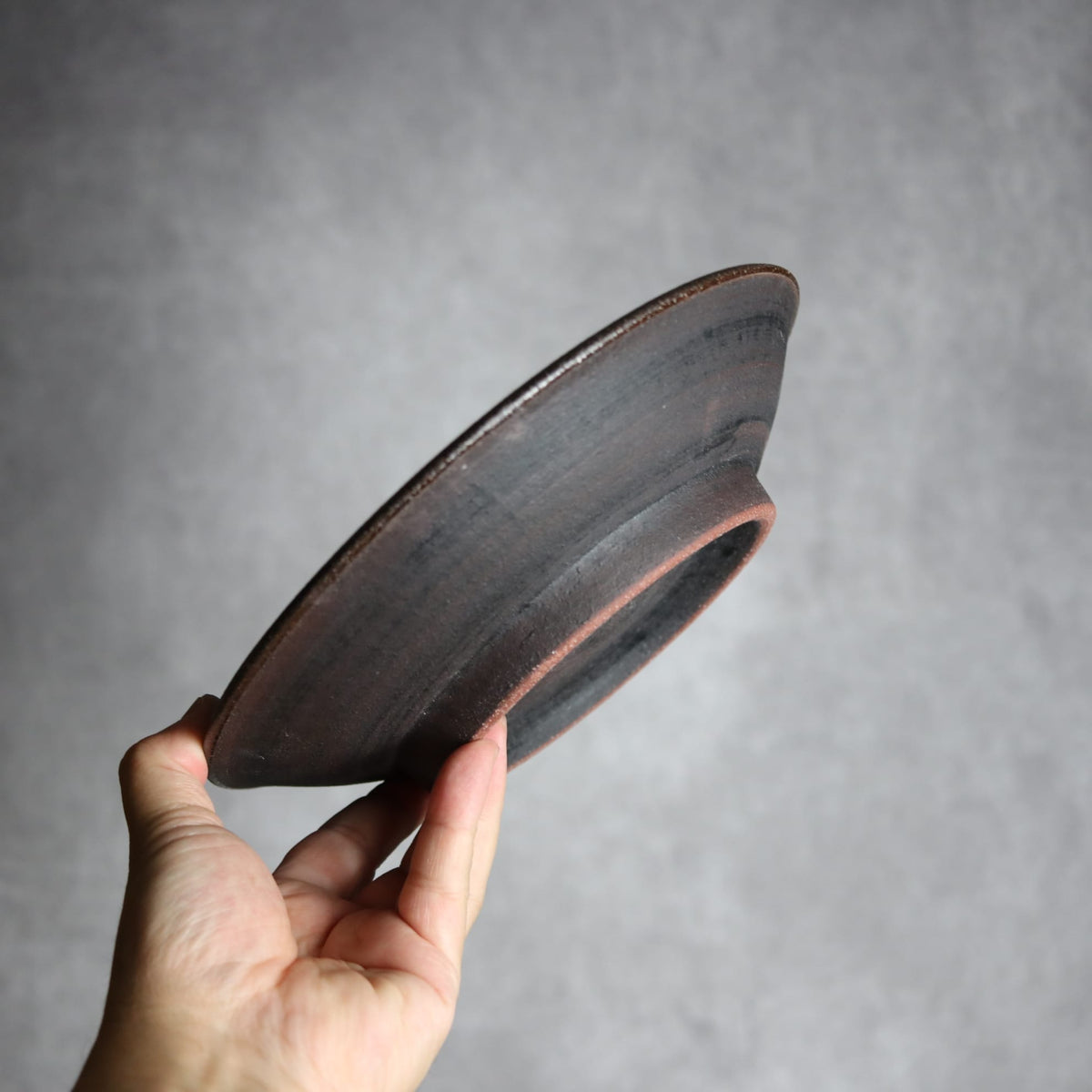 7寸皿1 黒シリーズ やちむん 陶器 sui