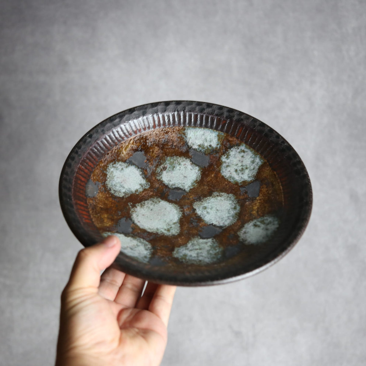 7寸皿1 黒シリーズ やちむん 陶器 sui