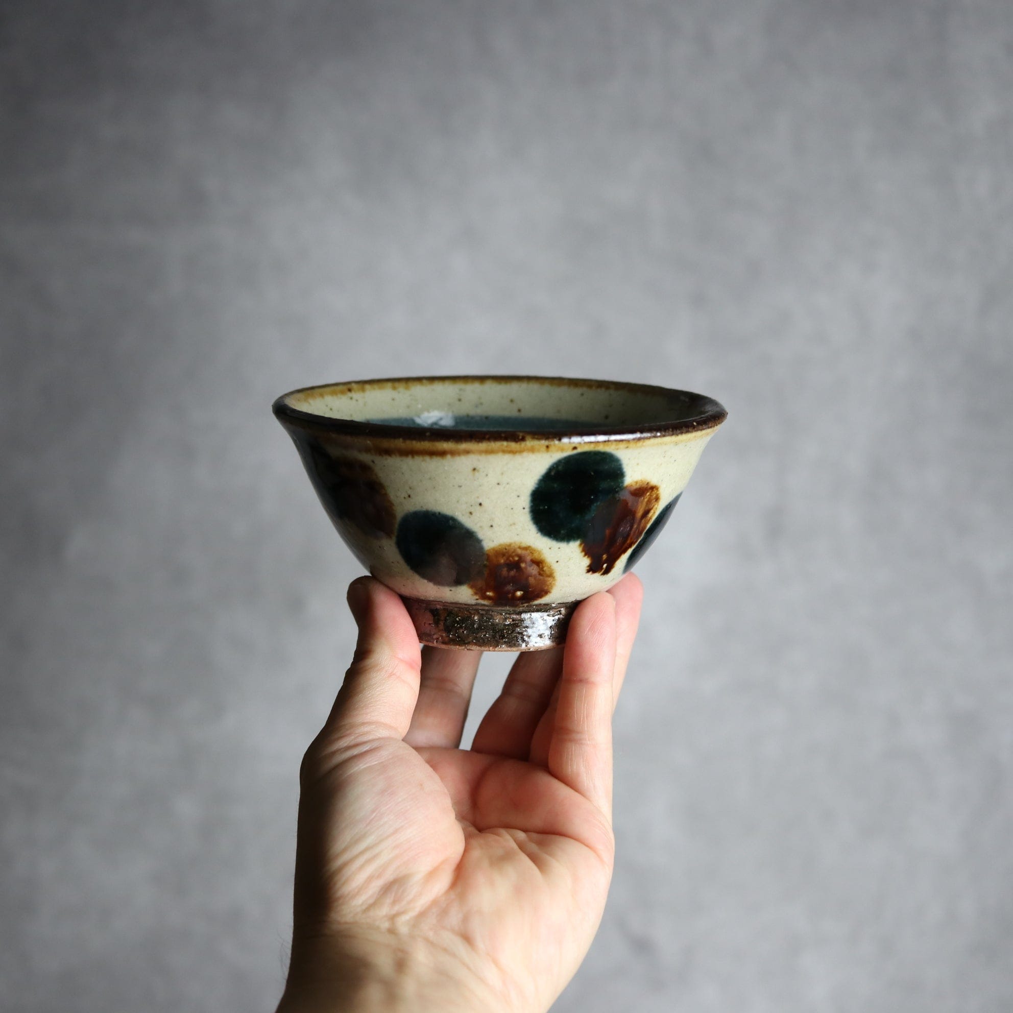 4寸マカイ 紺 茶ドット やちむん 陶器 陶芸こまがた｜陶芸こまがた