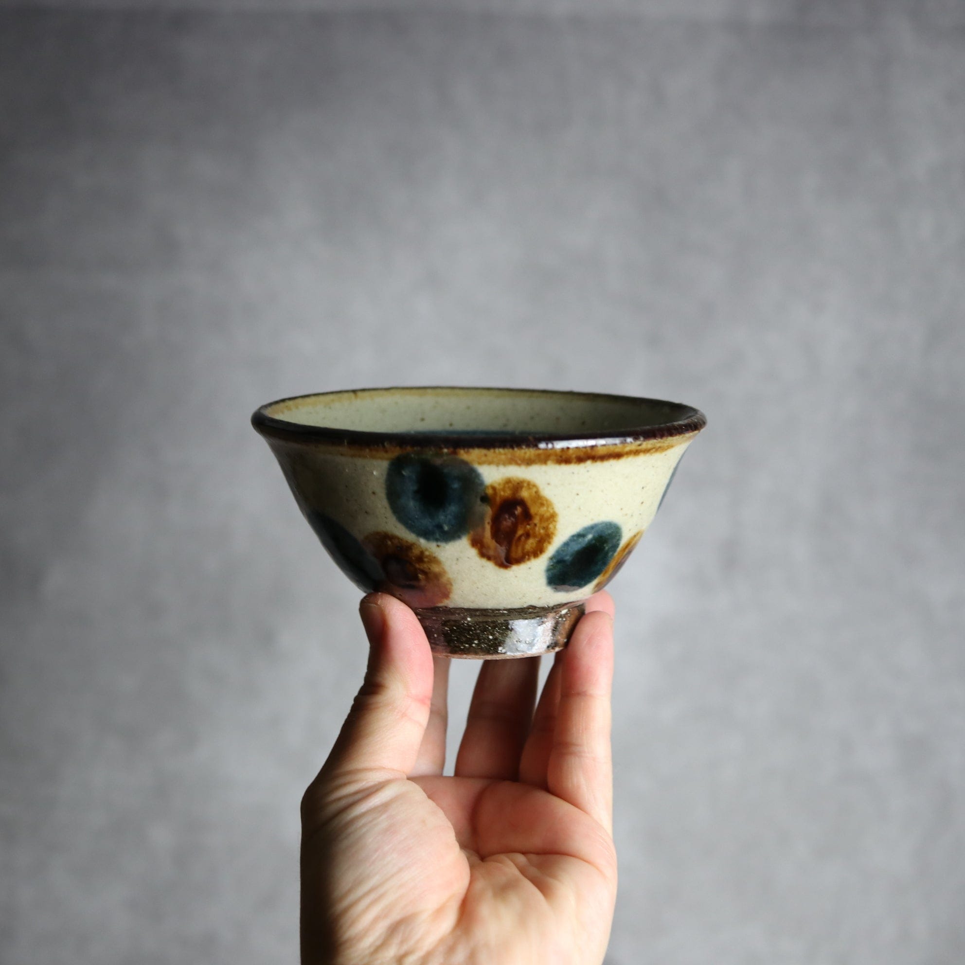 4寸マカイ 紺 茶ドット やちむん 陶器 陶芸こまがた