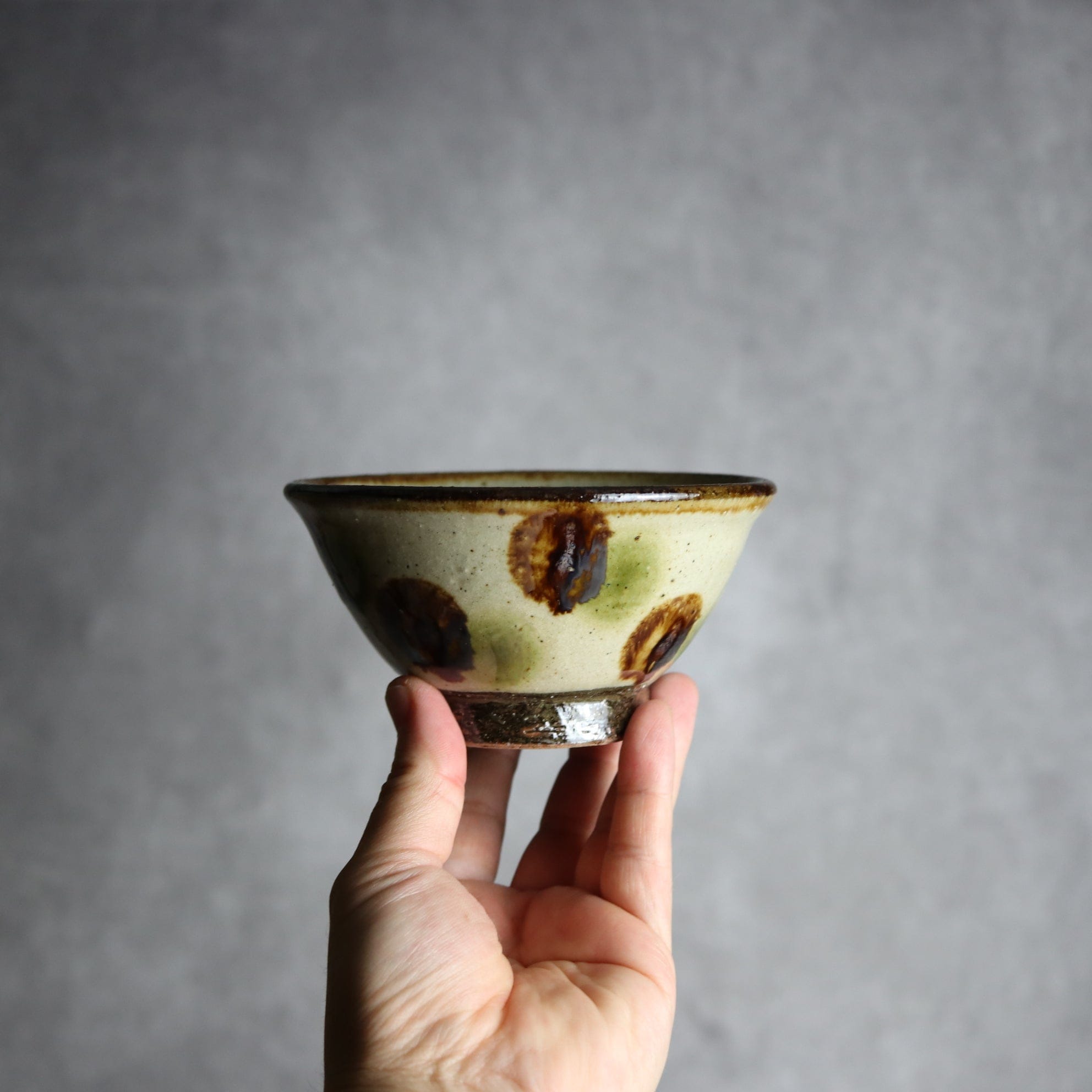 4寸マカイ 緑 茶 ドット やちむん 陶器 陶芸こまがた｜陶芸こまがた