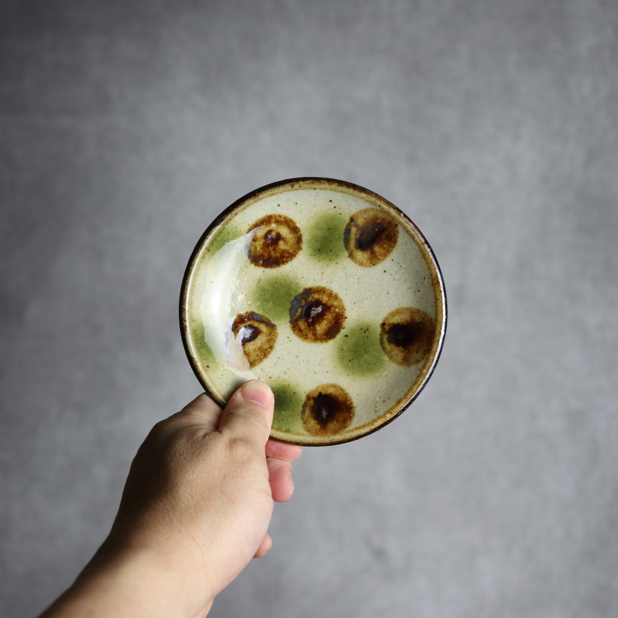 4寸皿 緑 茶 ドット やちむん 陶器 陶芸こまがた