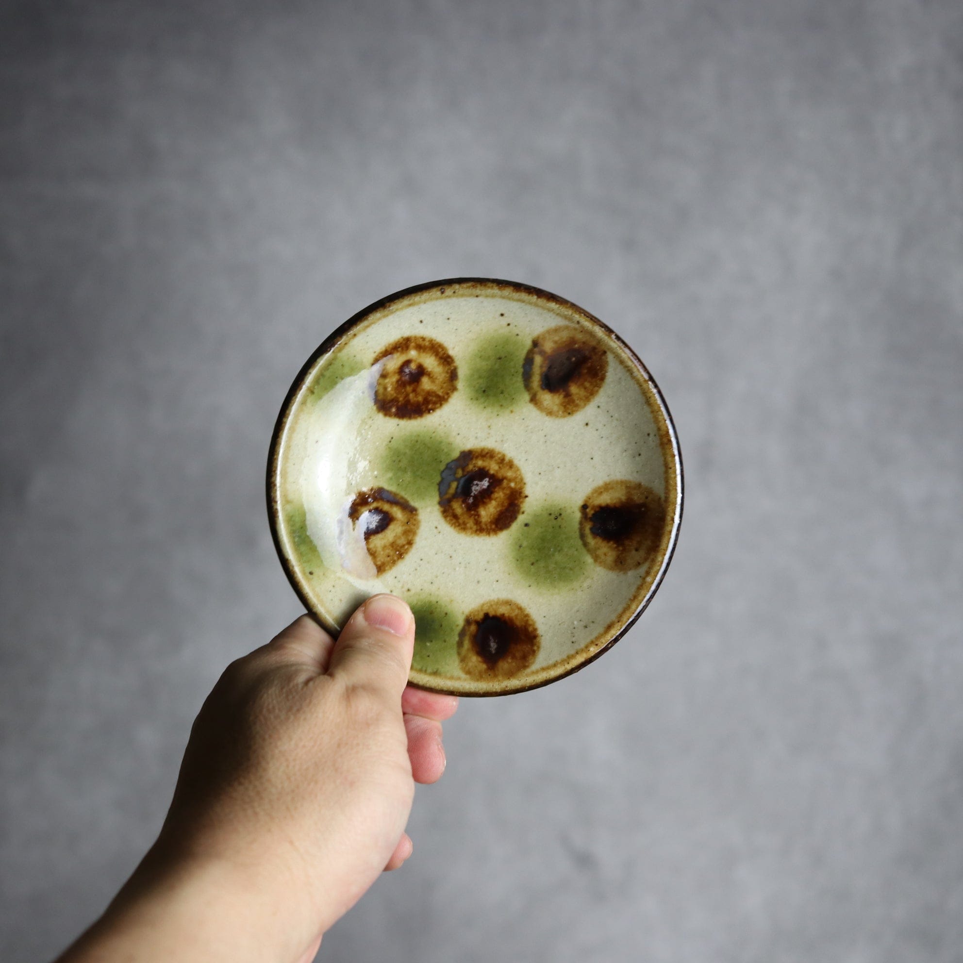 4寸皿 緑 茶 ドット やちむん 陶器 陶芸こまがた
