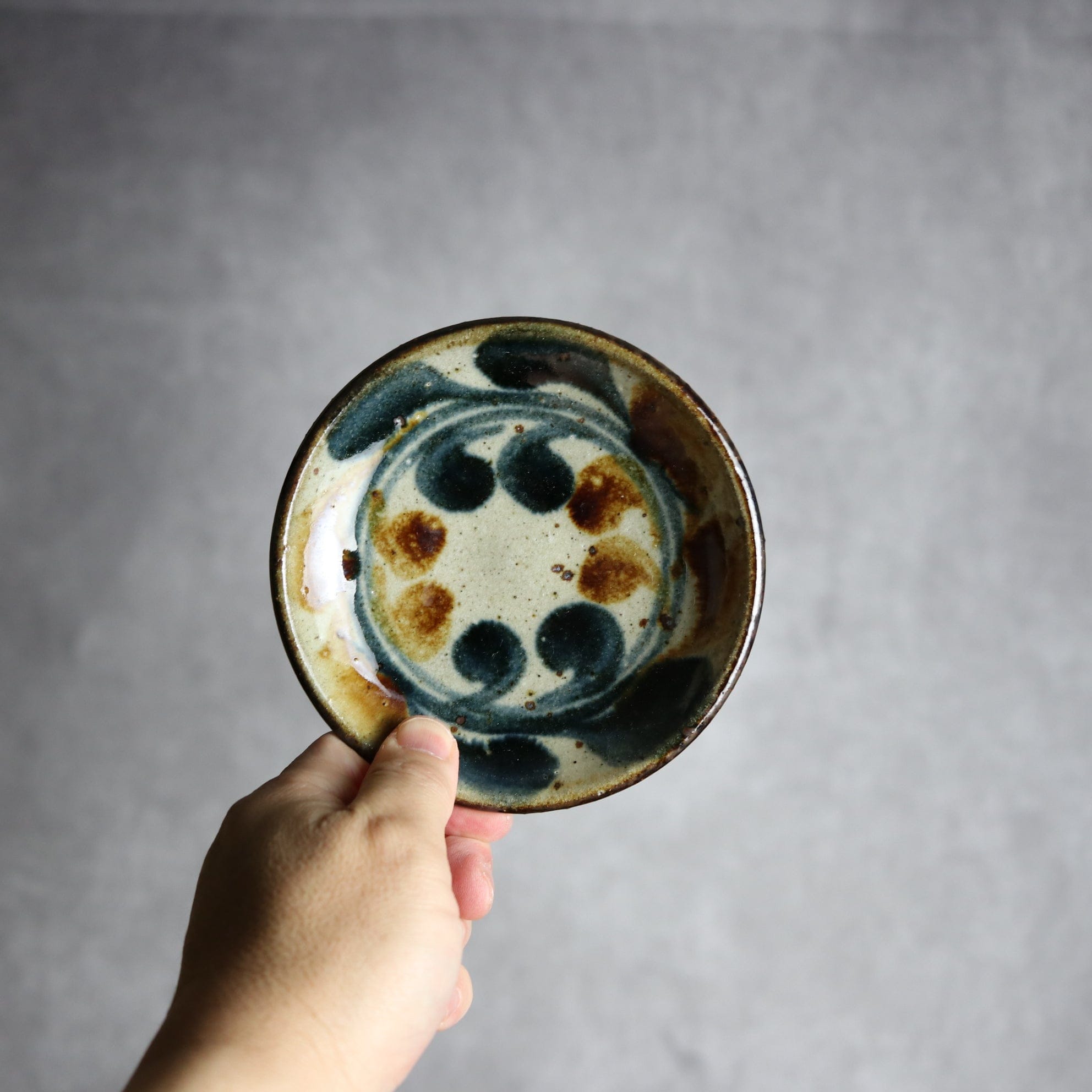 4寸皿 紺 茶 デイゴ やちむん 陶器 陶芸こまがた