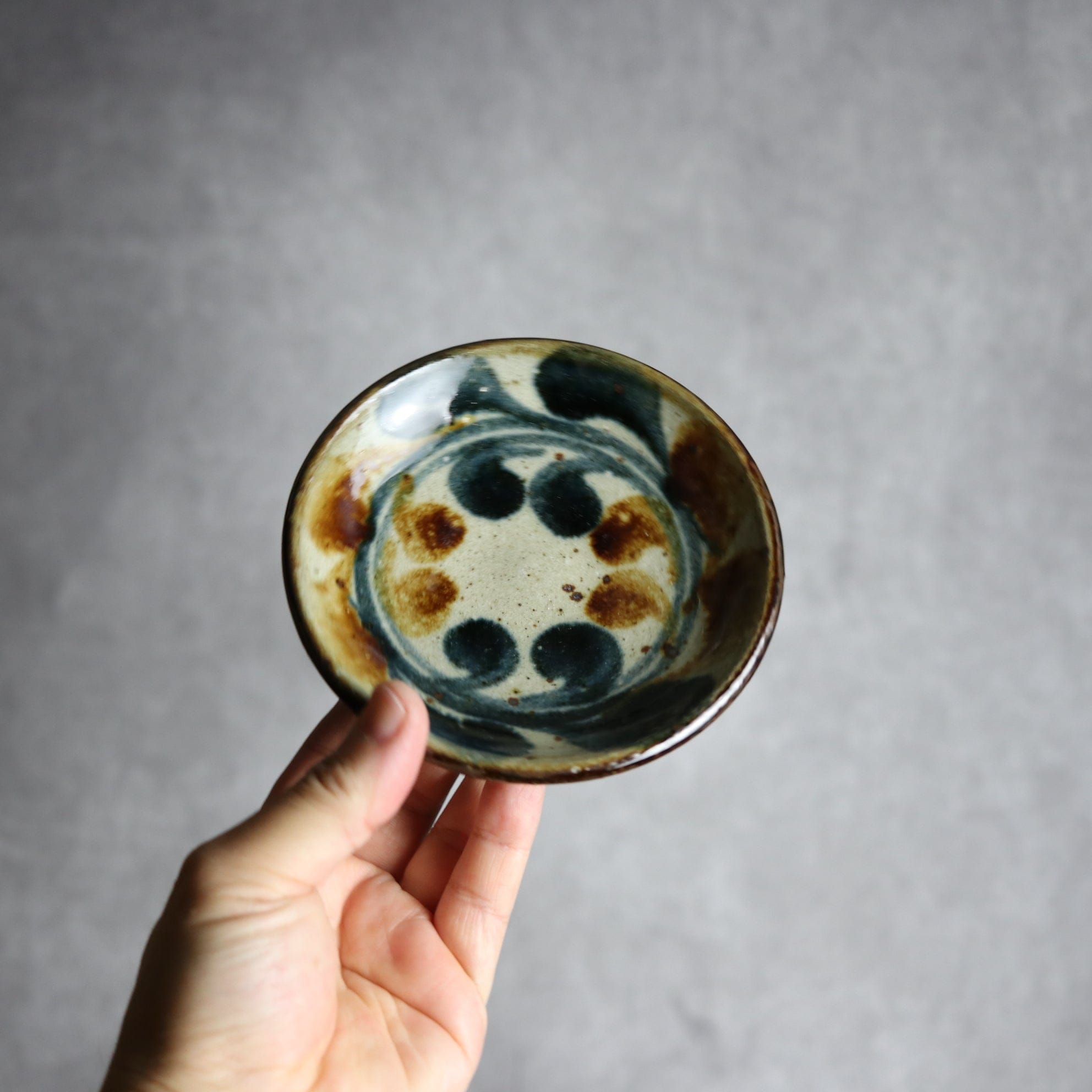 4寸皿 紺 茶 デイゴ やちむん 陶器 陶芸こまがた