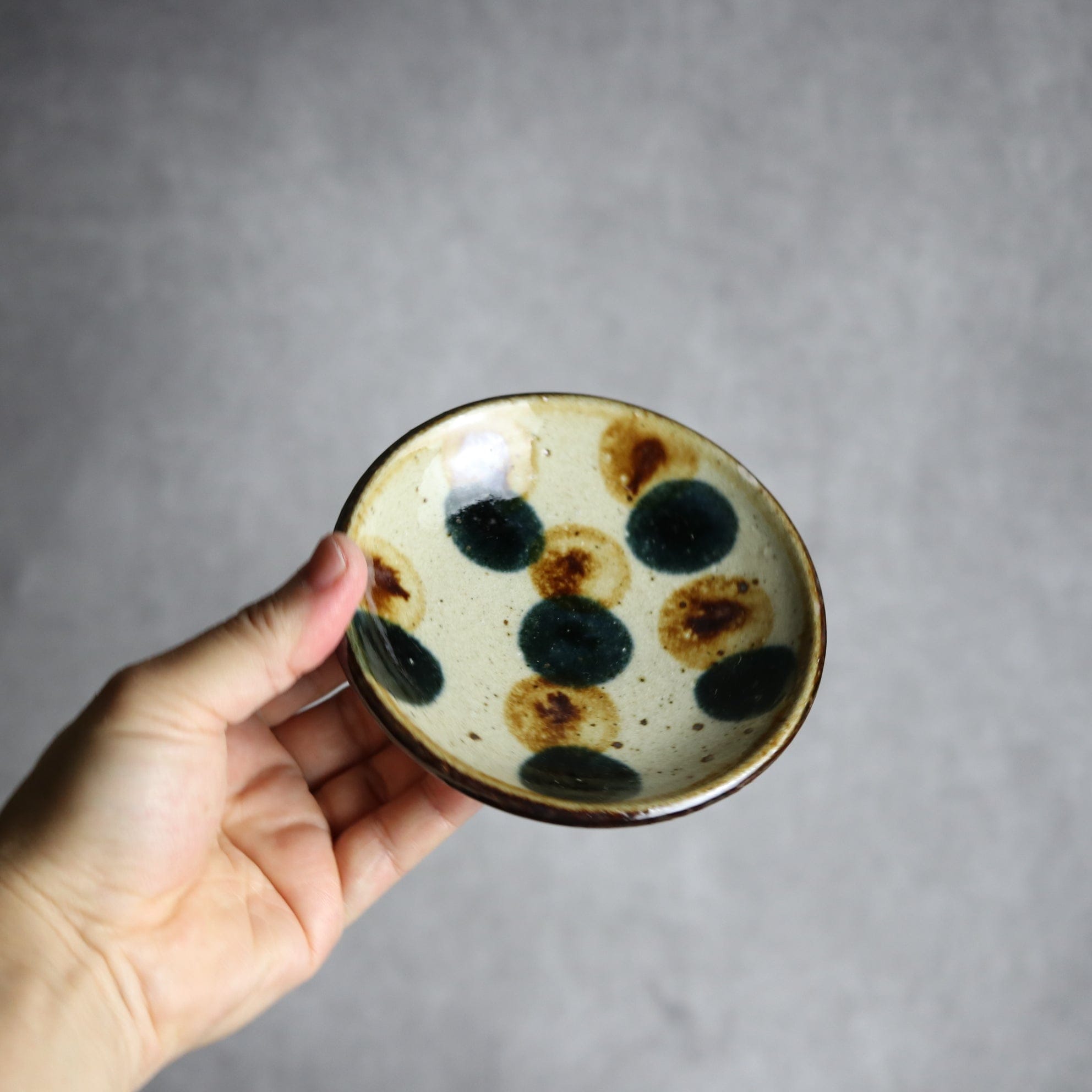 4寸皿 紺 茶 ドット やちむん 陶器 陶芸こまがた