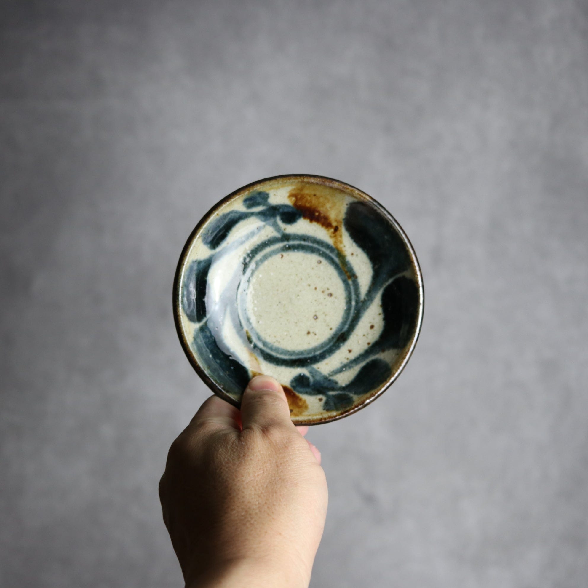 4寸皿 紺 茶 唐草 やちむん 陶器 陶芸こまがた