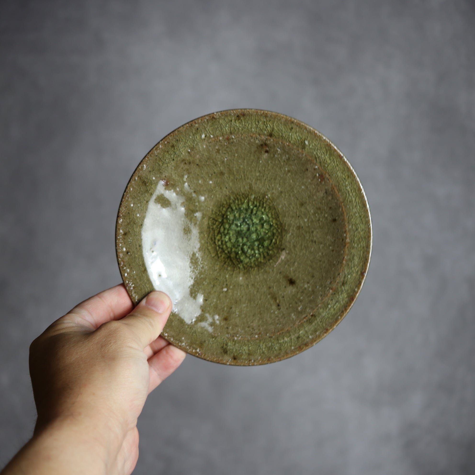 大皿 灰釉大皿 陶器 5寸皿1 灰釉 やちむん 陶器 仁陶器工房| mundasui