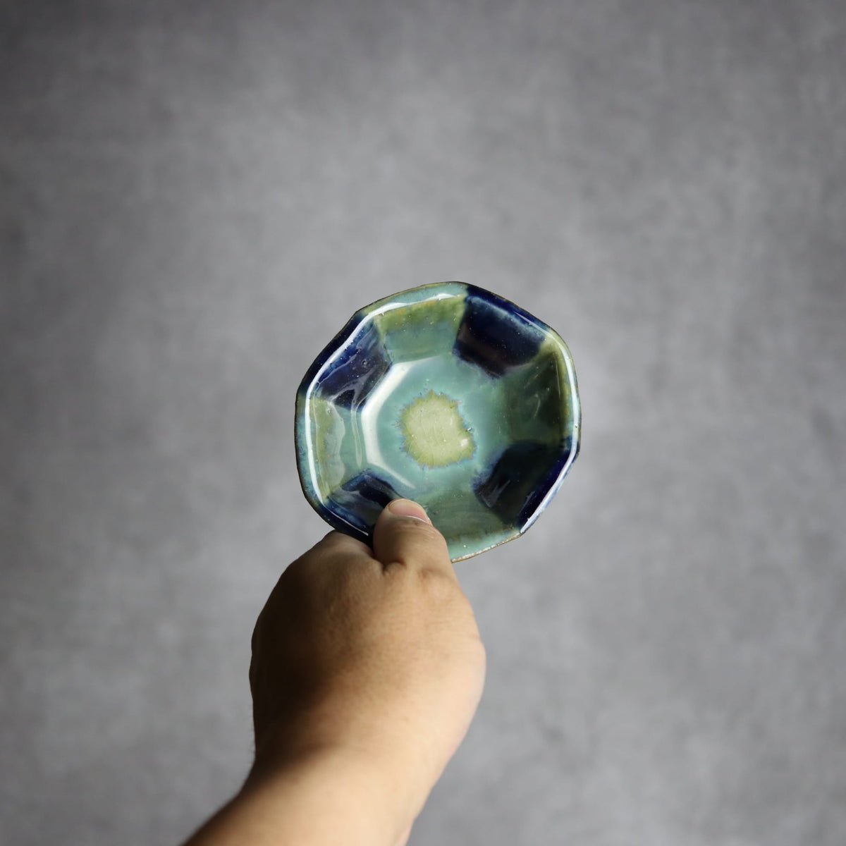 八角皿1 呉須 緑釉 やちむん 陶器 漂窯