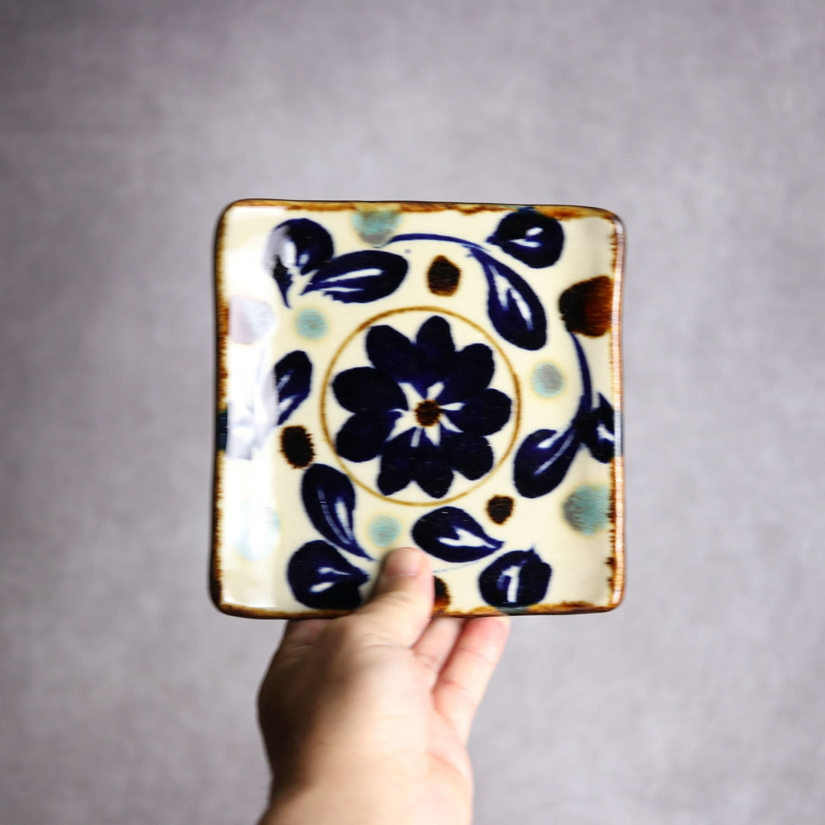 デザートプレート1  菊花紋 やちむん 陶器 エドメ陶房 やちむん 陶器.