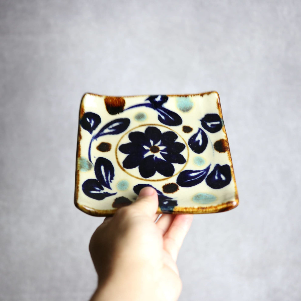 デザートプレート1  菊花紋 やちむん 陶器 エドメ陶房 やちむん 陶器.