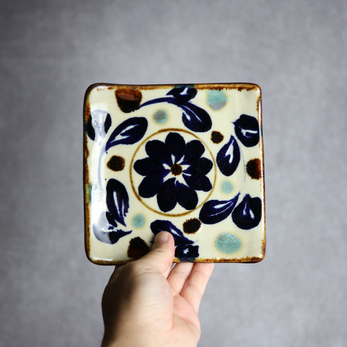 デザートプレート1  菊花紋 やちむん 陶器 エドメ陶房 やちむん 陶器.