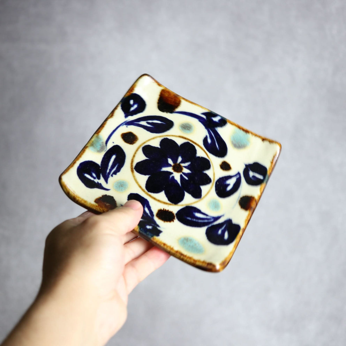 デザートプレート1  菊花紋 やちむん 陶器 エドメ陶房 やちむん 陶器.