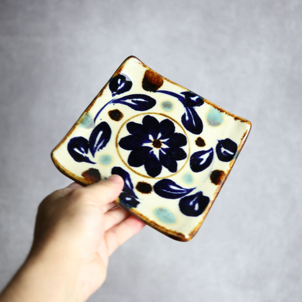 デザートプレート1  菊花紋 やちむん 陶器 エドメ陶房 やちむん 陶器.