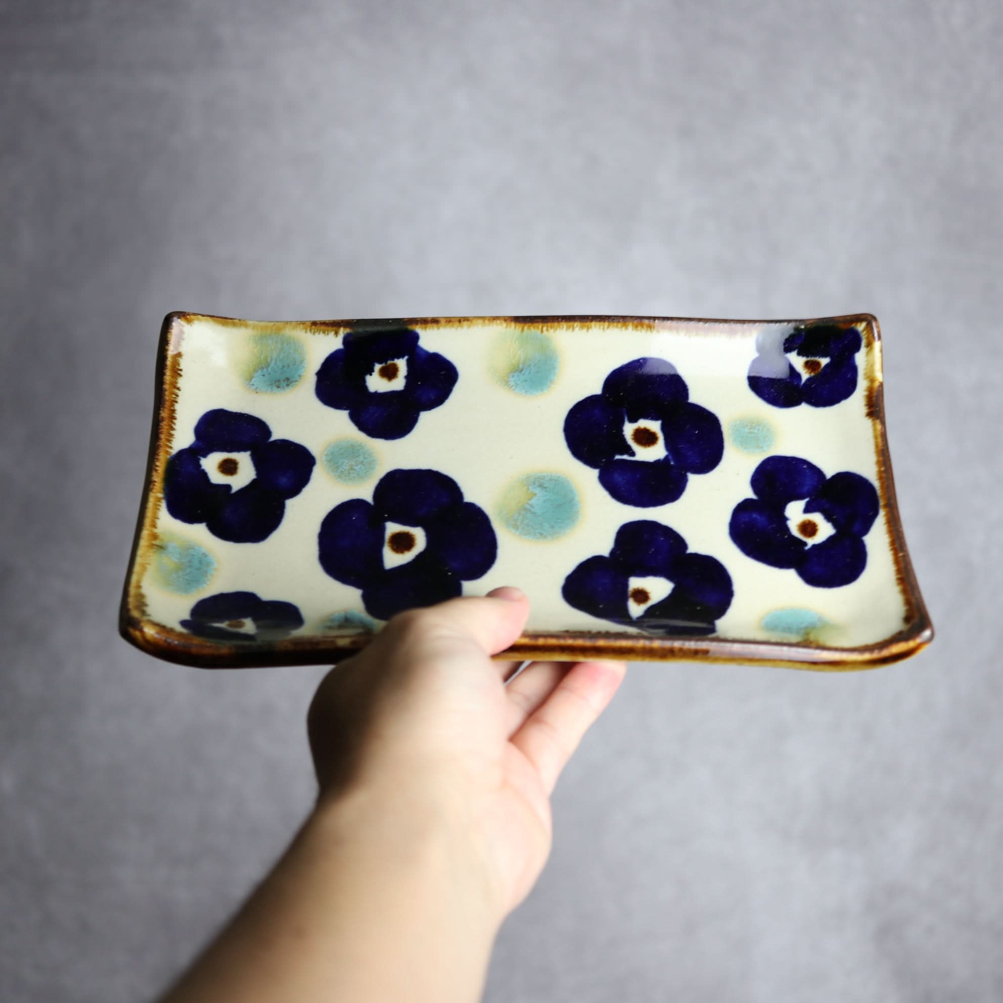 Alt Tag:*セミロングプレート1 花紋 やちむん 陶器 エドメ陶房