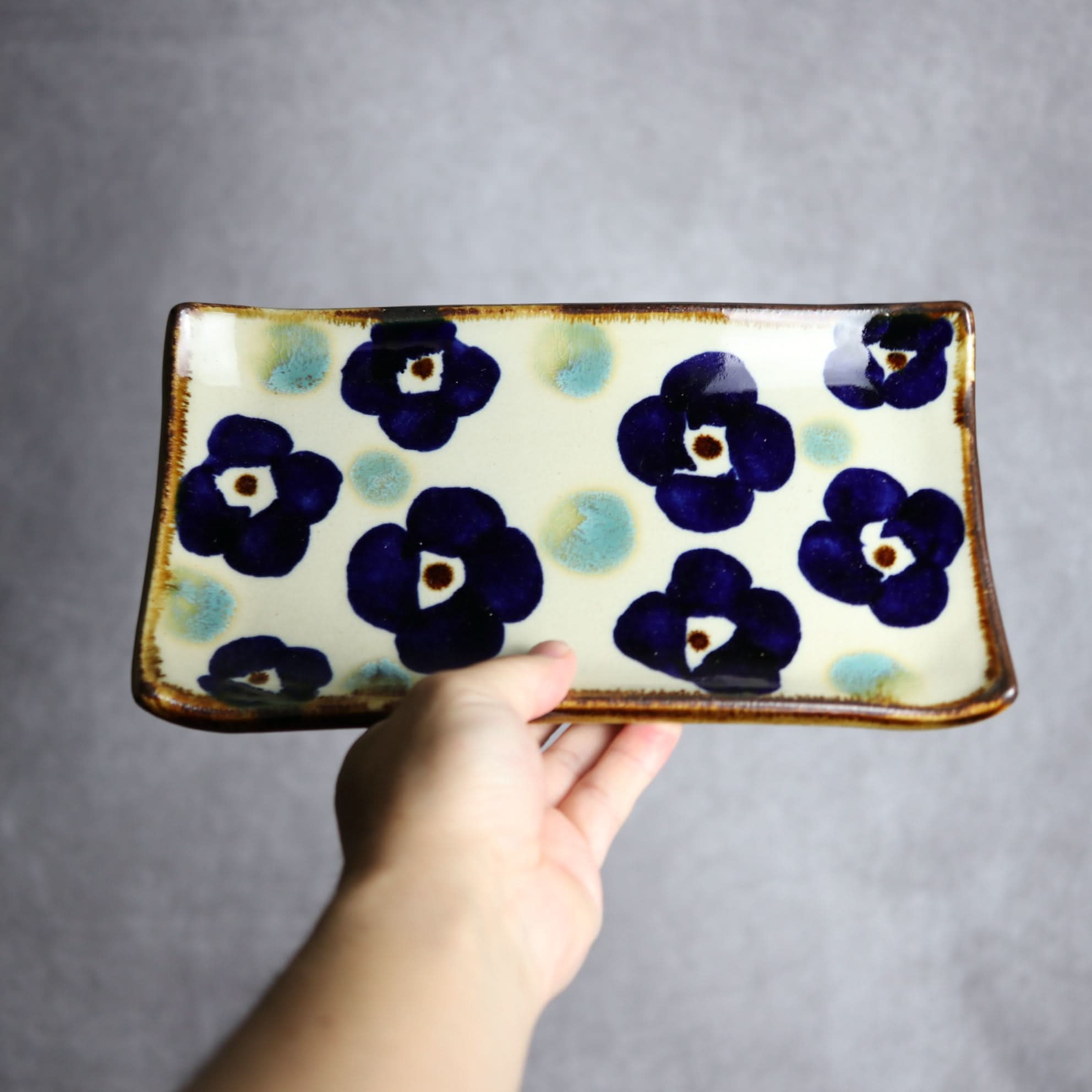 Alt Tag:*セミロングプレート1 花紋 やちむん 陶器 エドメ陶房