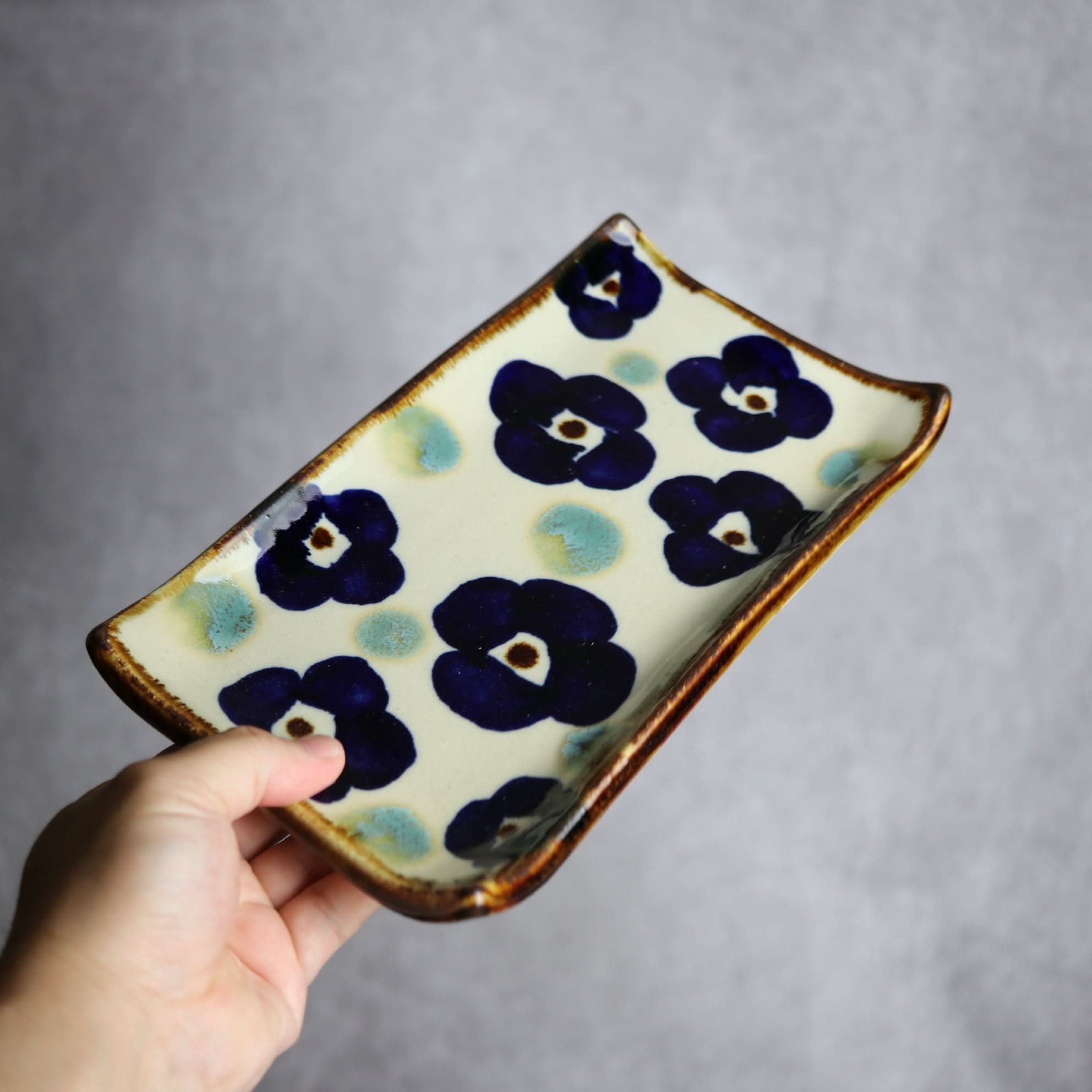 Alt Tag:*セミロングプレート1 花紋 やちむん 陶器 エドメ陶房