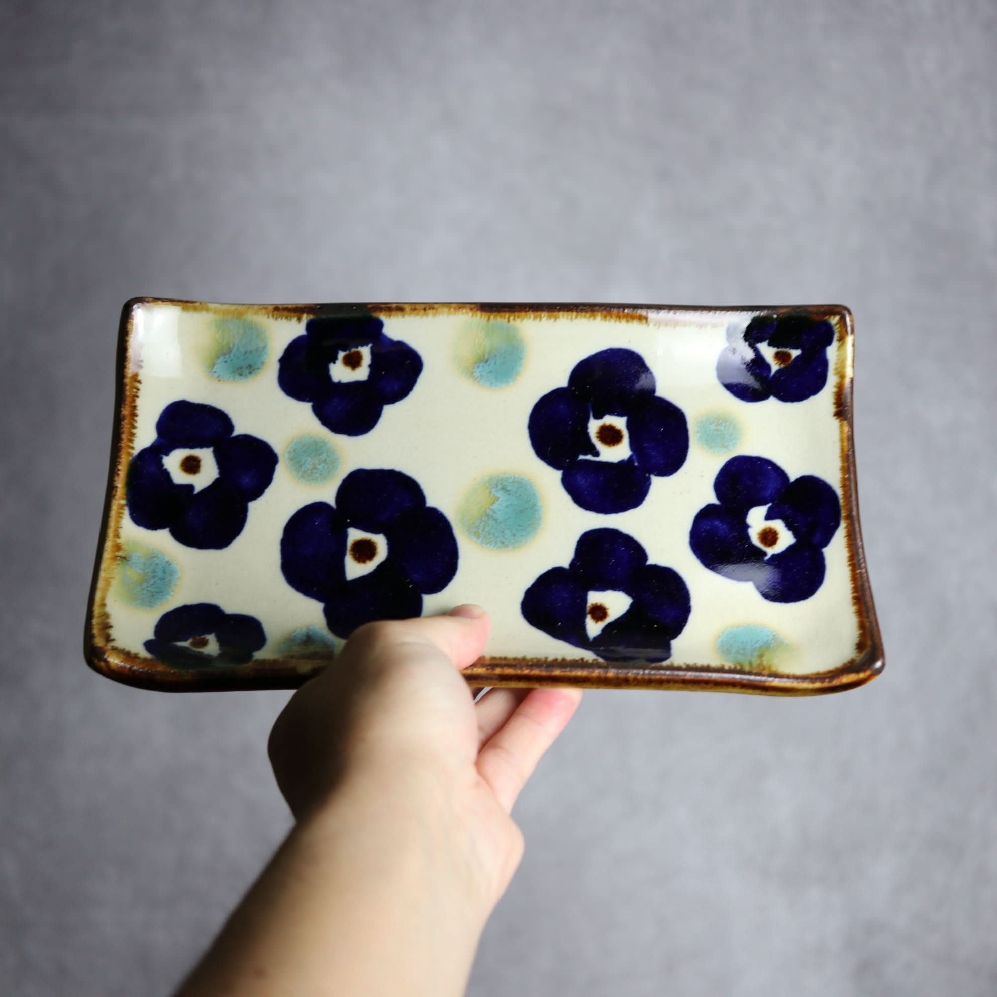 Alt Tag:*セミロングプレート1 花紋 やちむん 陶器 エドメ陶房