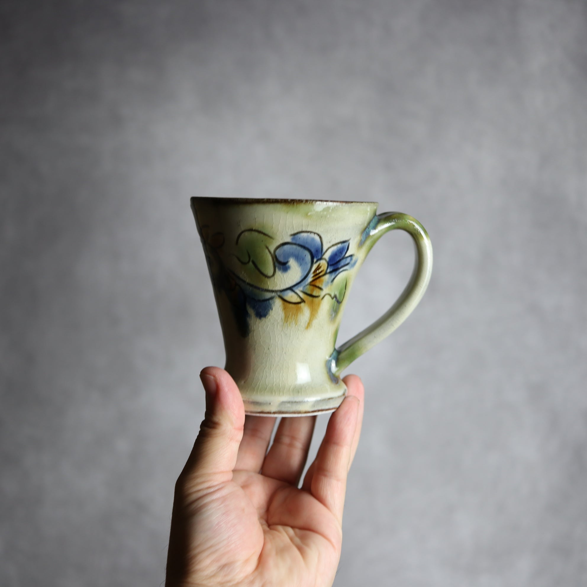茂生窯 - マグカップ1 三彩 線彫唐草 やちむん 陶器 茂生窯 - mundasui