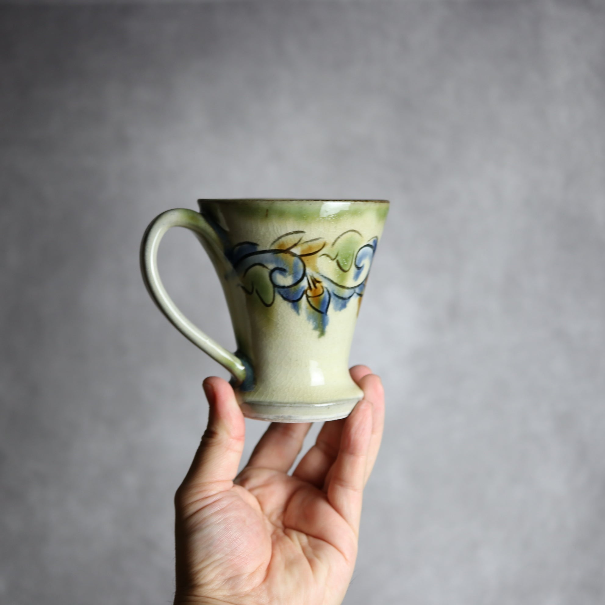茂生窯 - マグカップ1 三彩 線彫唐草 やちむん 陶器 茂生窯 - mundasui