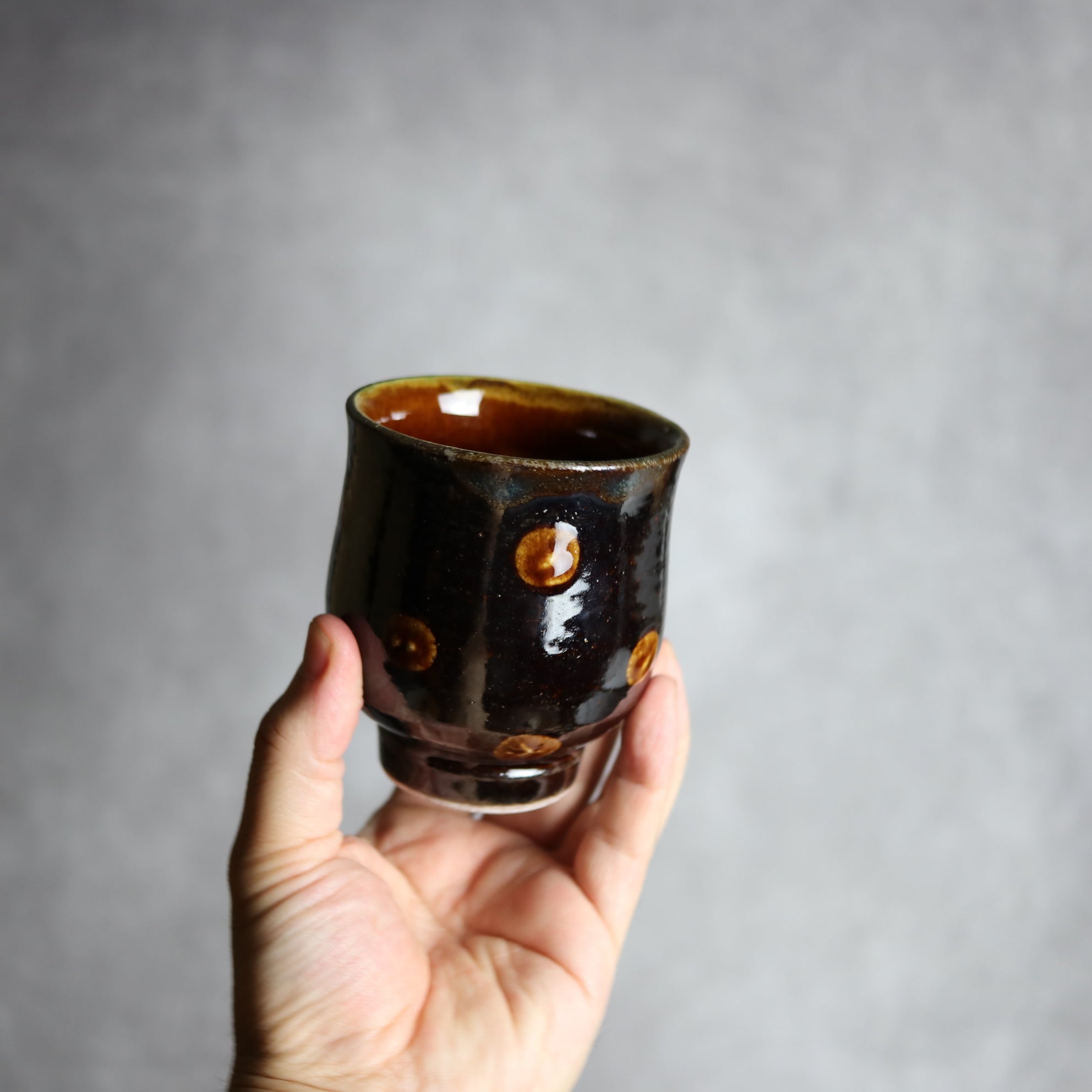 茂生窯 - 湯呑1 飴釉 イッチン 点打 やちむん 陶器 茂生窯 - mundasui