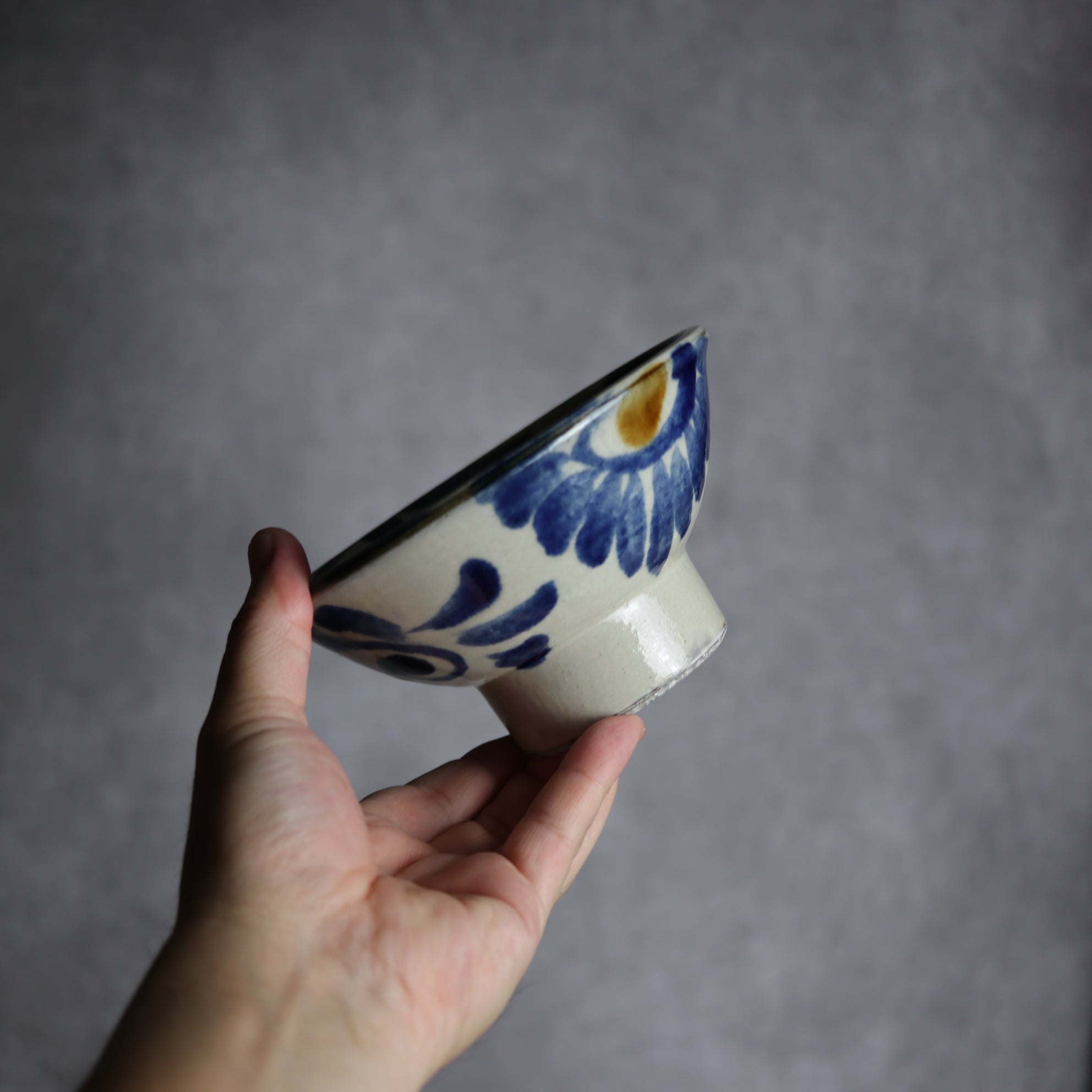 4.5寸マカイ1 飴 呉須釉 菊唐草 やちむん 陶器 茂生窯