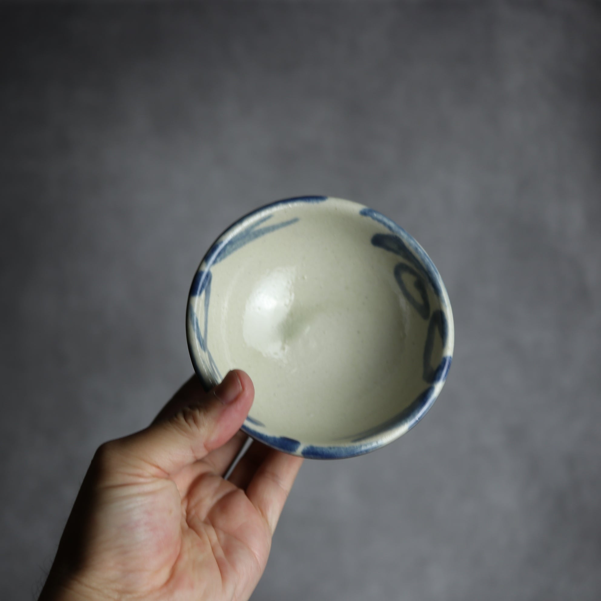 茂生窯 - 3.5寸マカイ1 飴 呉須釉 菊唐草 やちむん 陶器 茂生窯 - mundasui