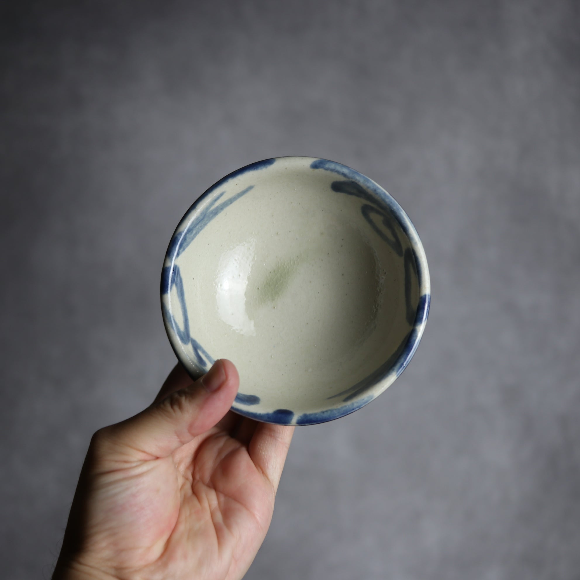 茂生窯 - 3.5寸マカイ1 飴 呉須釉 菊唐草 やちむん 陶器 茂生窯 - mundasui
