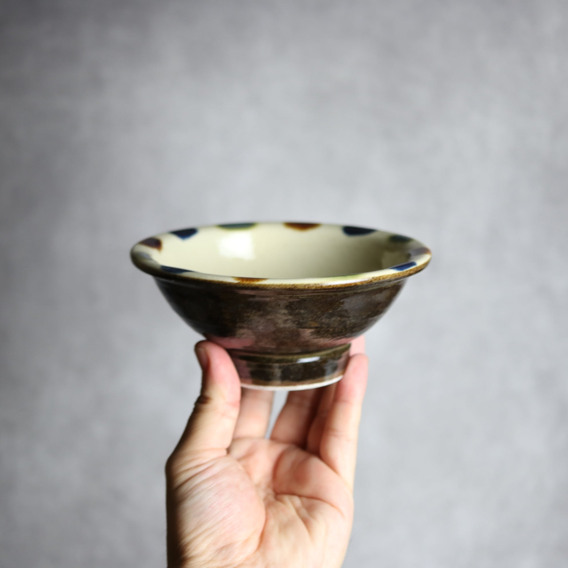 4寸ワンブー2 三彩 縁点打 やちむん 陶器 茂生窯