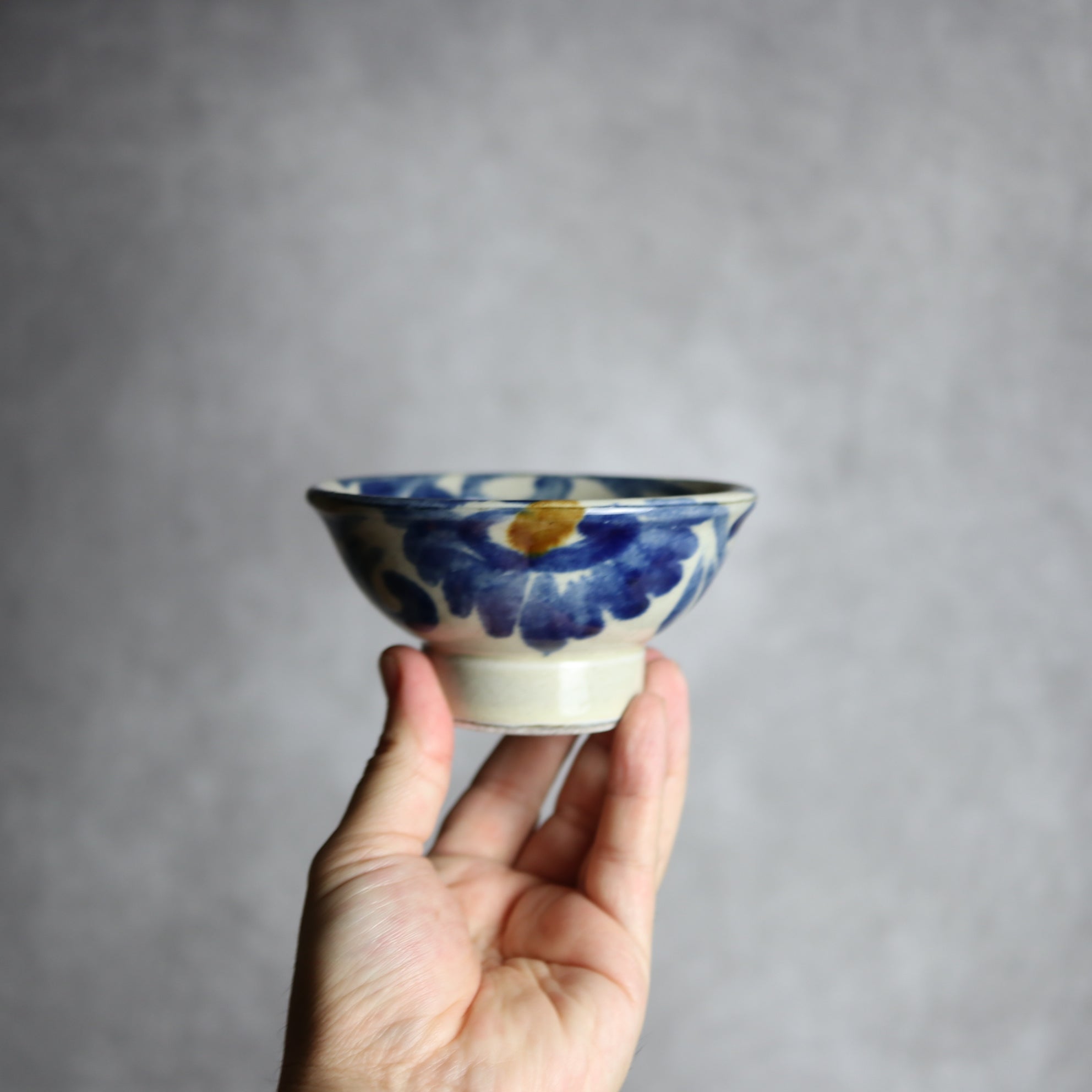 3.5寸マカイ2 飴 呉須釉 菊唐草 やちむん 陶器 茂生窯