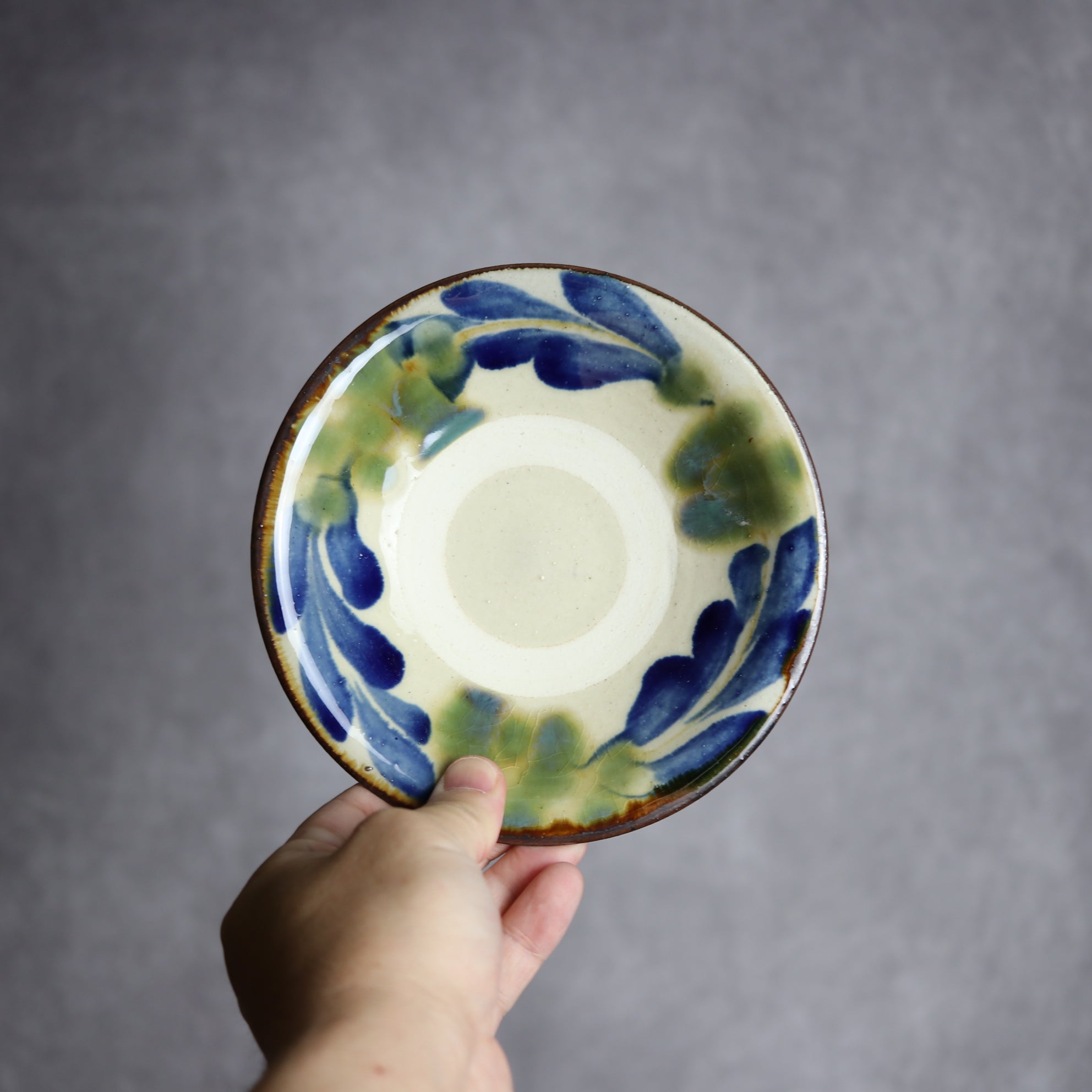 いずみ窯 島袋工房 - 5寸皿1 呉須 緑釉 葡萄 やちむん 陶器 いずみ窯 島袋工房 - mundasui