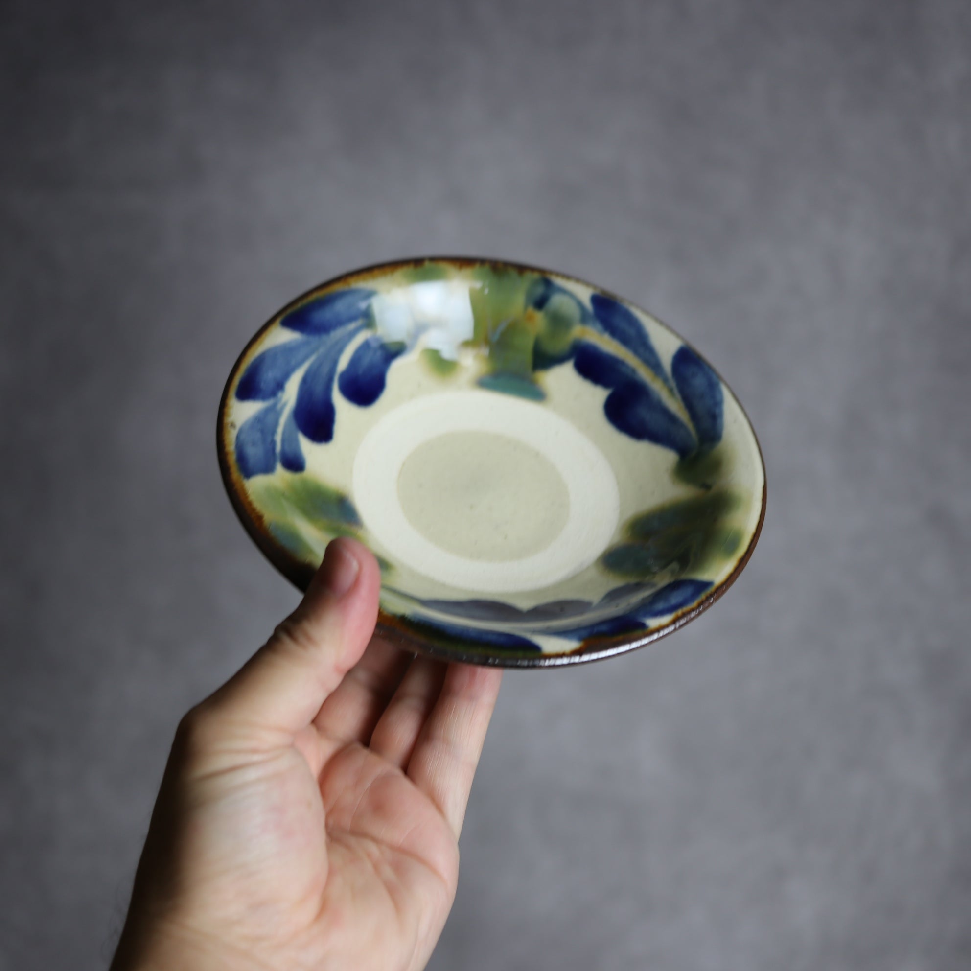 いずみ窯 島袋工房 - 5寸皿1 呉須 緑釉 葡萄 やちむん 陶器 いずみ窯 島袋工房 - mundasui