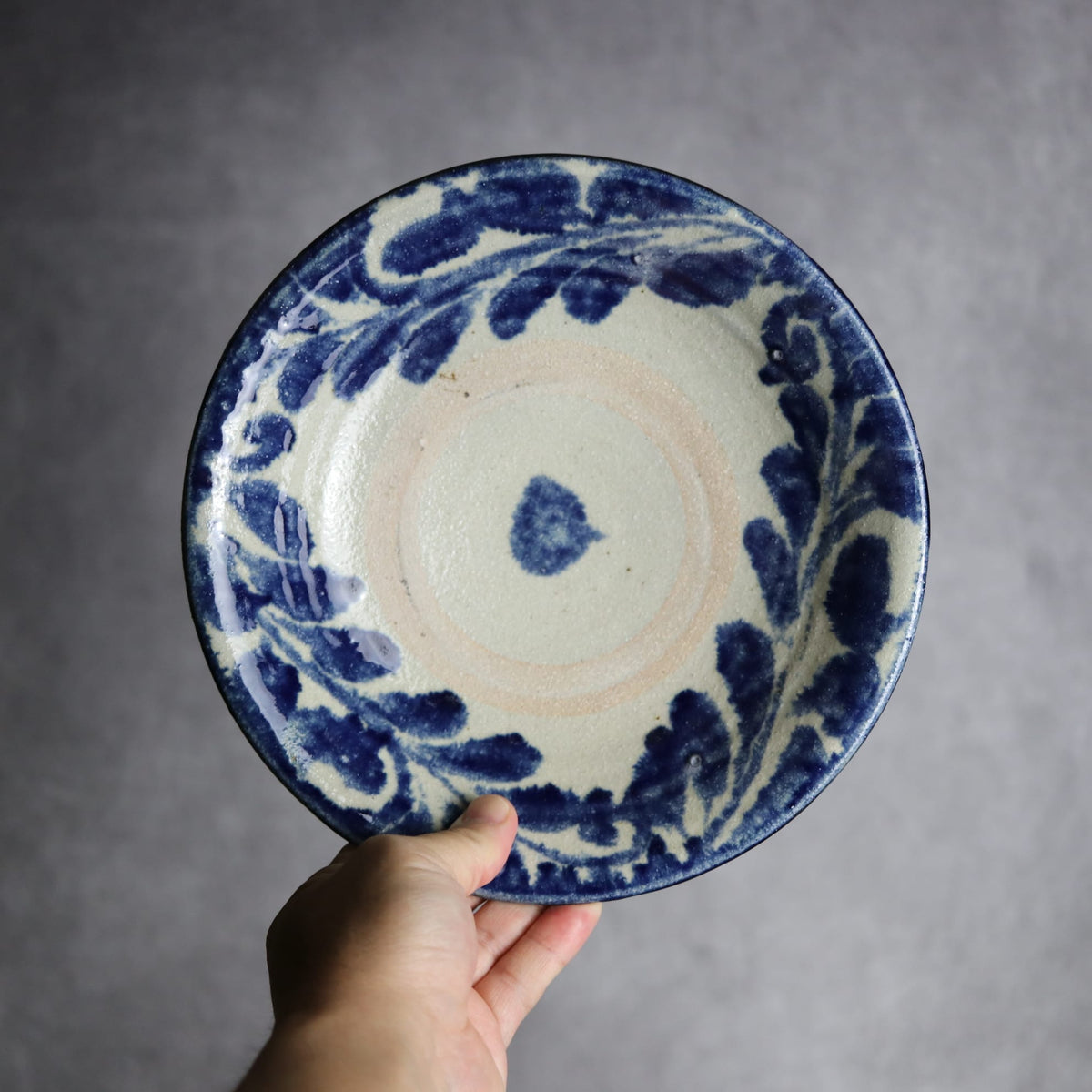 7寸皿2 呉須釉 唐草 やちむん 陶器 栄一工房