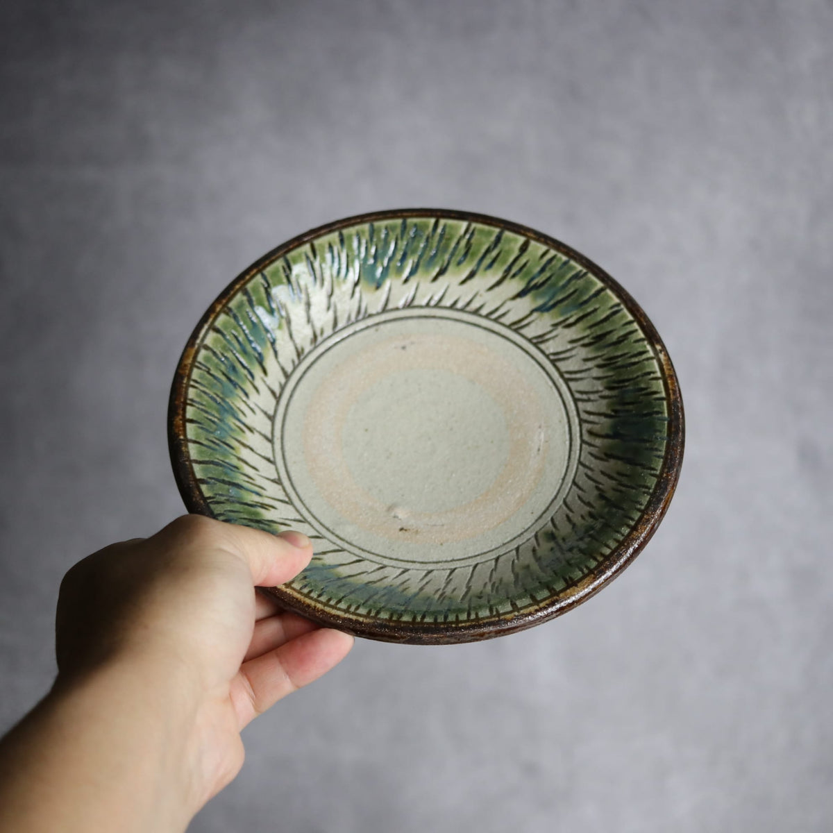 6寸皿3 緑釉 飛鉋 やちむん 陶器 栄一工房