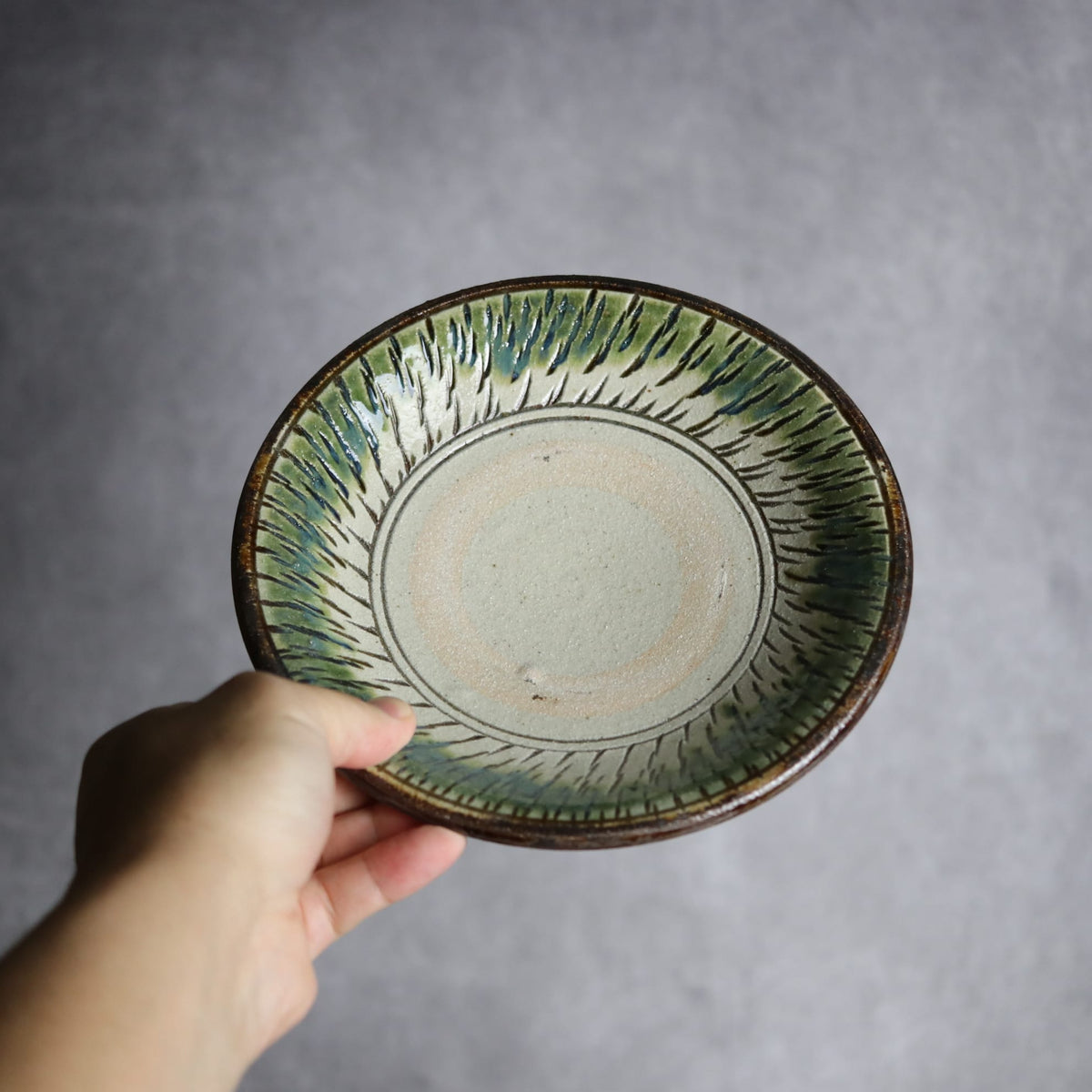 6寸皿3 緑釉 飛鉋 やちむん 陶器 栄一工房