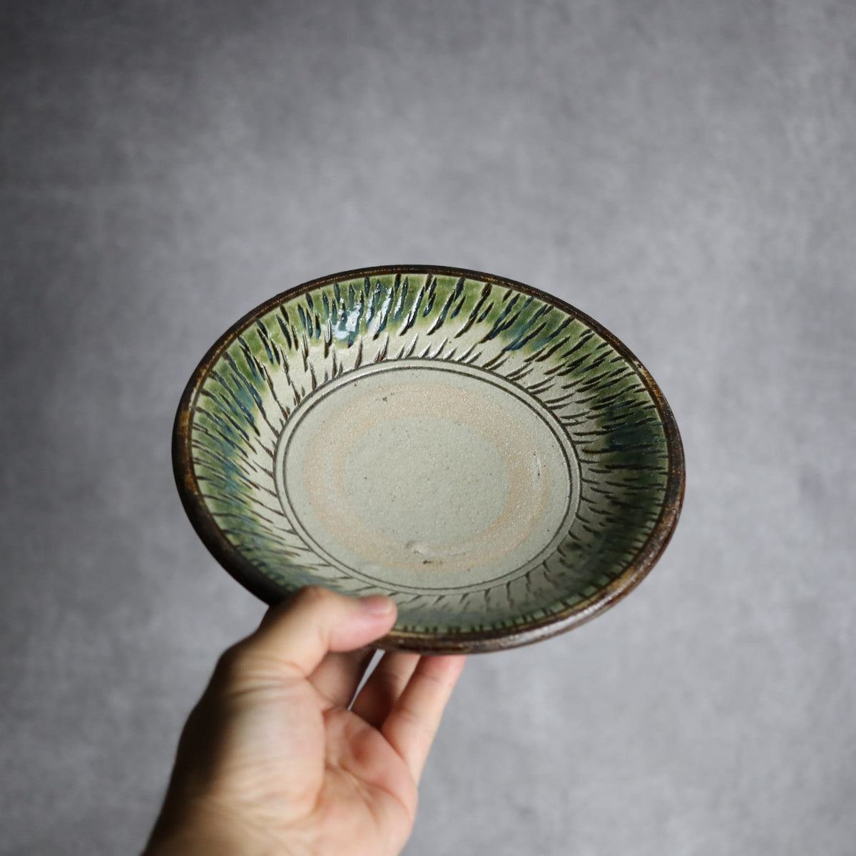 6寸皿3 緑釉 飛鉋 やちむん 陶器 栄一工房