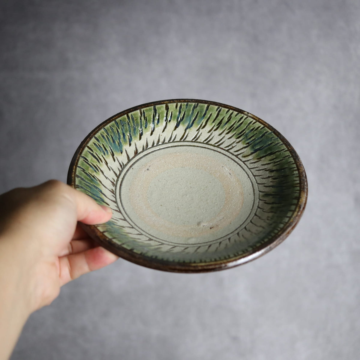 6寸皿3 緑釉 飛鉋 やちむん 陶器 栄一工房