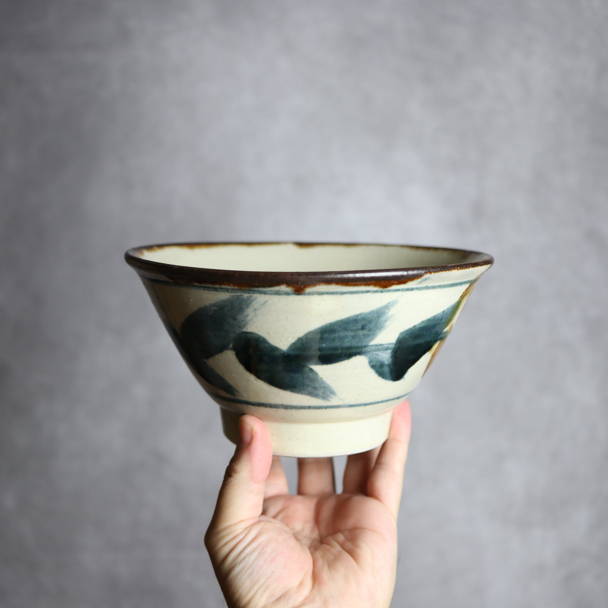 いずみ窯 島袋工房 - 6寸マカイ1 飴 呉須釉 花紋 やちむん 陶器 いずみ窯 島袋工房 - mundasui