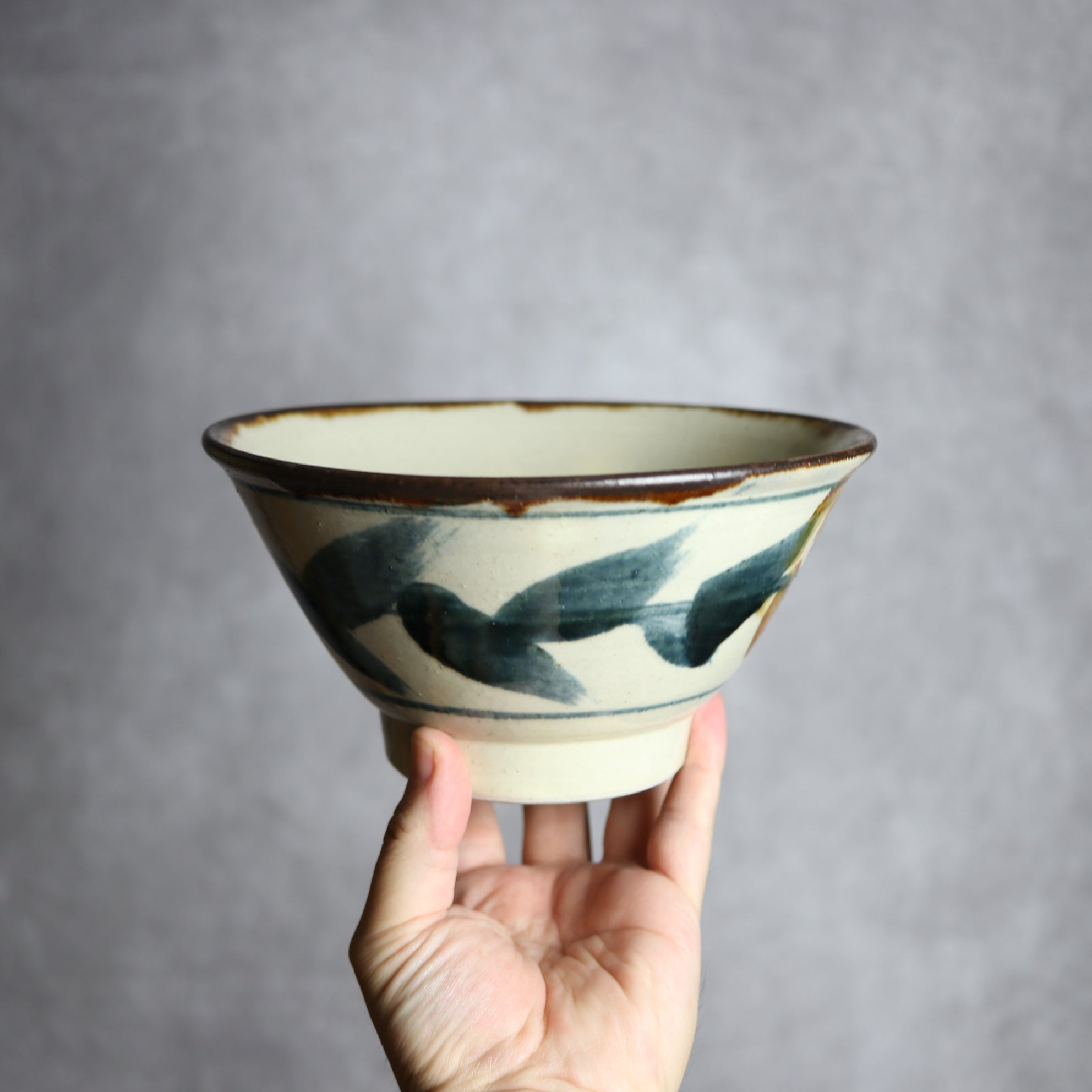 いずみ窯 島袋工房 - 6寸マカイ1 飴 呉須釉 花紋 やちむん 陶器 いずみ窯 島袋工房 - mundasui