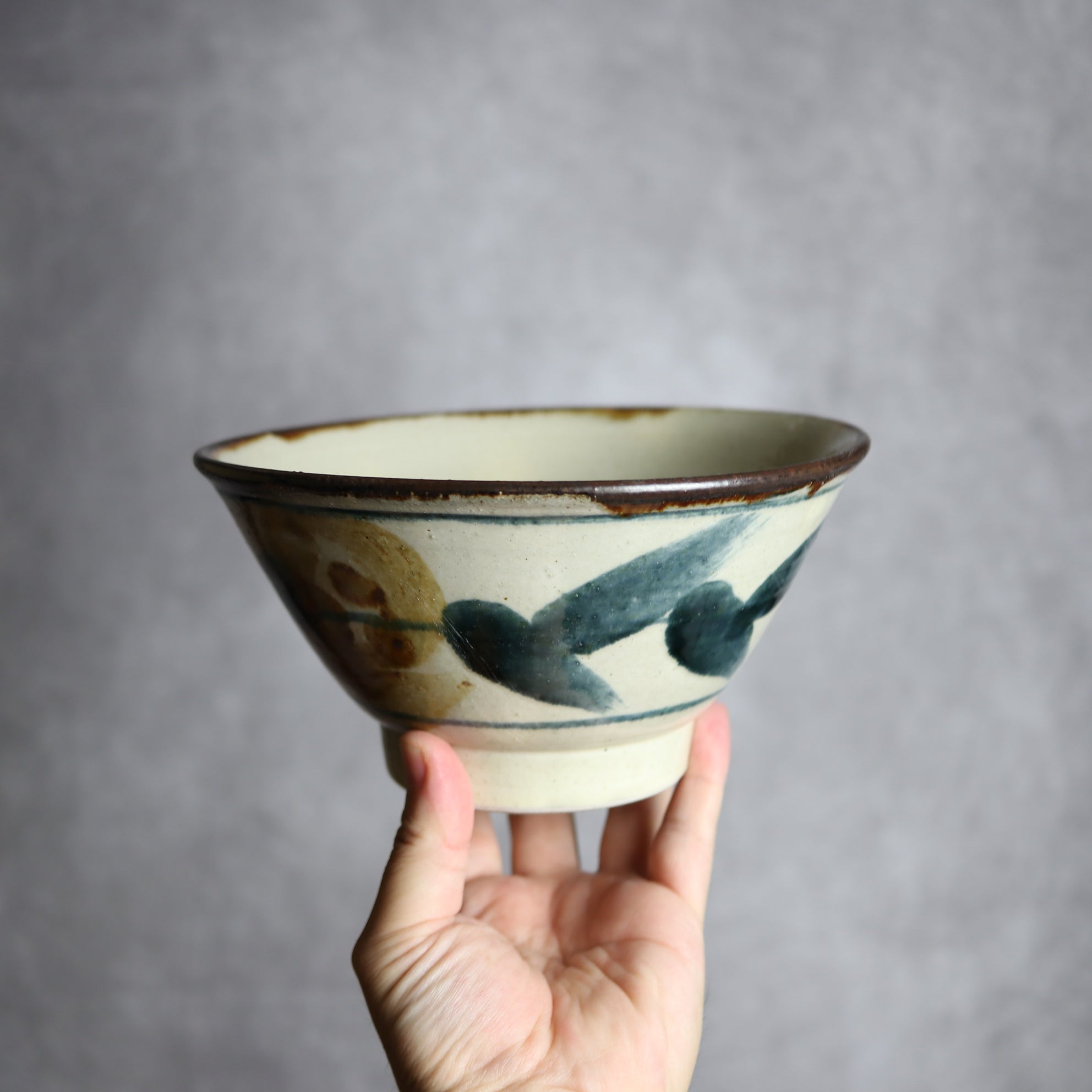 いずみ窯 島袋工房 - 6寸マカイ1 飴 呉須釉 花紋 やちむん 陶器 いずみ窯 島袋工房 - mundasui