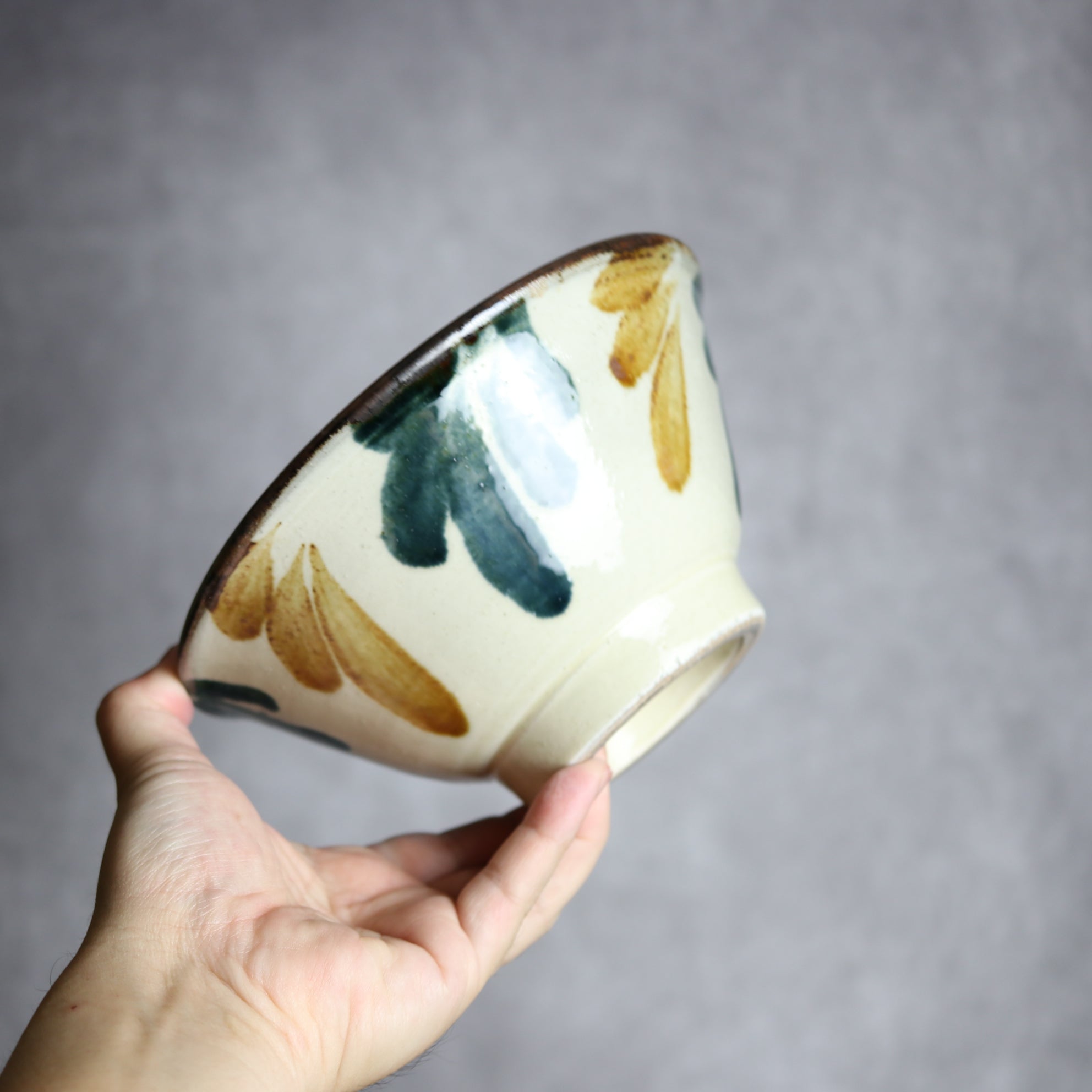 いずみ窯 島袋工房 - 6寸マカイ1 飴 呉須釉 葉紋 やちむん 陶器 いずみ窯 島袋工房 - mundasui