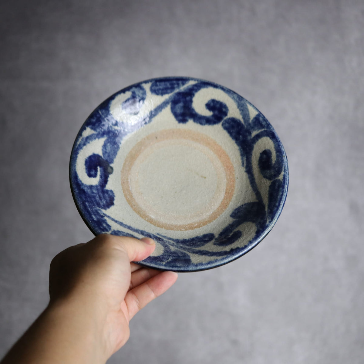 6寸皿1 呉須釉 唐草 やちむん 陶器 栄一工房
