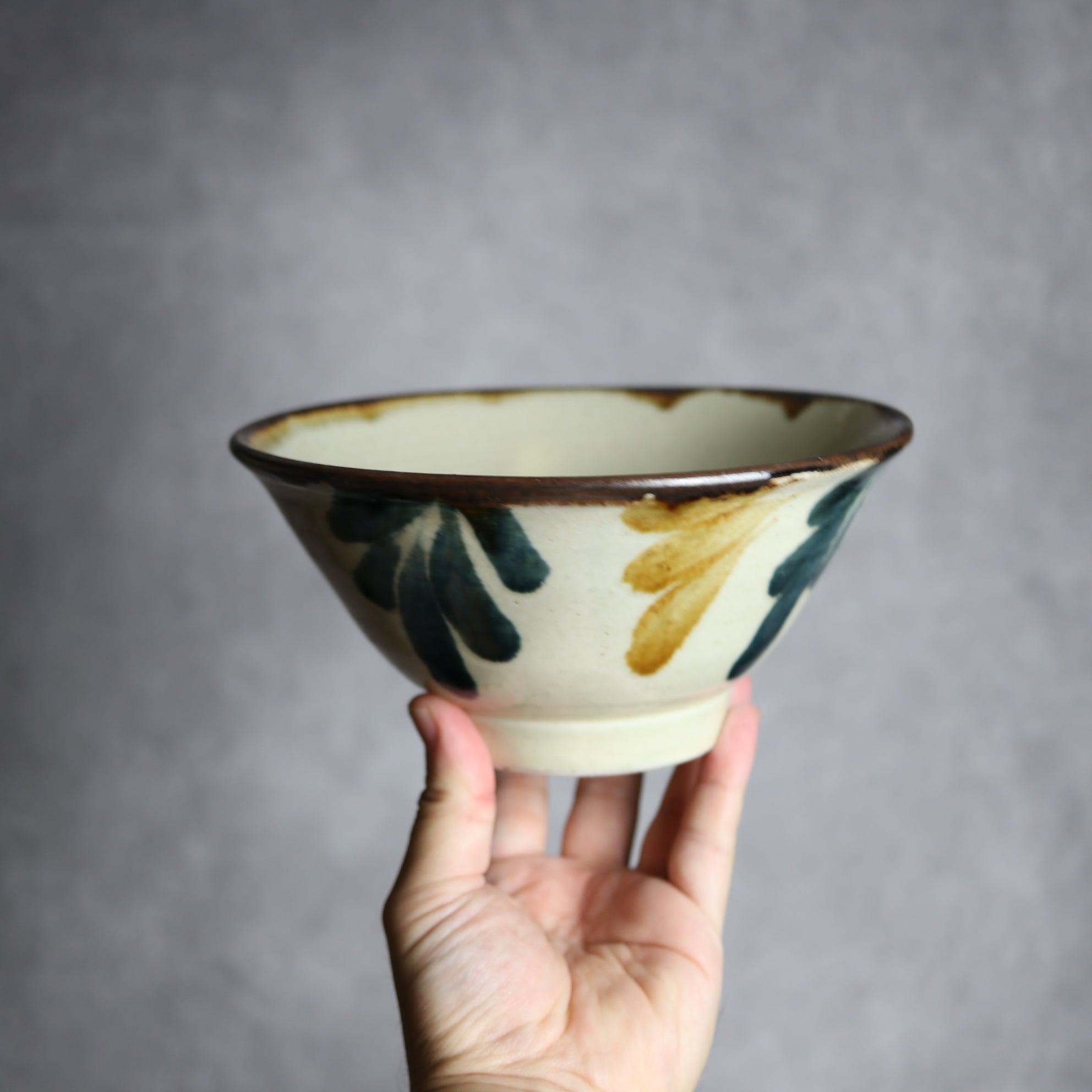いずみ窯 島袋工房 - 6寸マカイ1 飴 呉須釉 葉紋 やちむん 陶器 いずみ窯 島袋工房 - mundasui