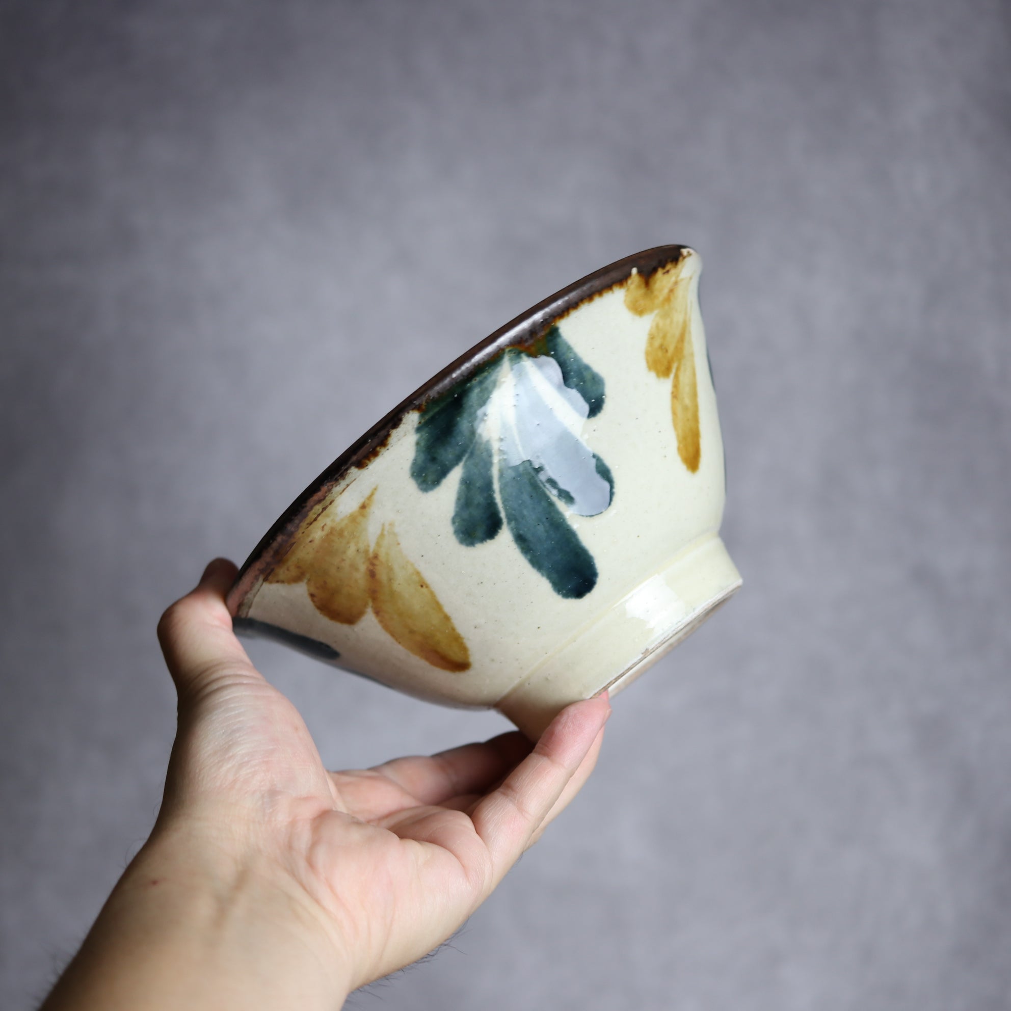 いずみ窯 島袋工房 - 6寸マカイ1 飴 呉須釉 葉紋 やちむん 陶器 いずみ窯 島袋工房 - mundasui