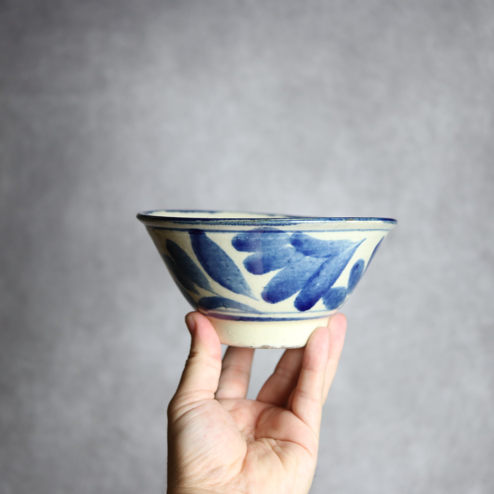 いずみ窯 島袋工房 - 5寸マカイ1 呉須釉 葉紋 やちむん 陶器 いずみ窯 島袋工房 - mundasui
