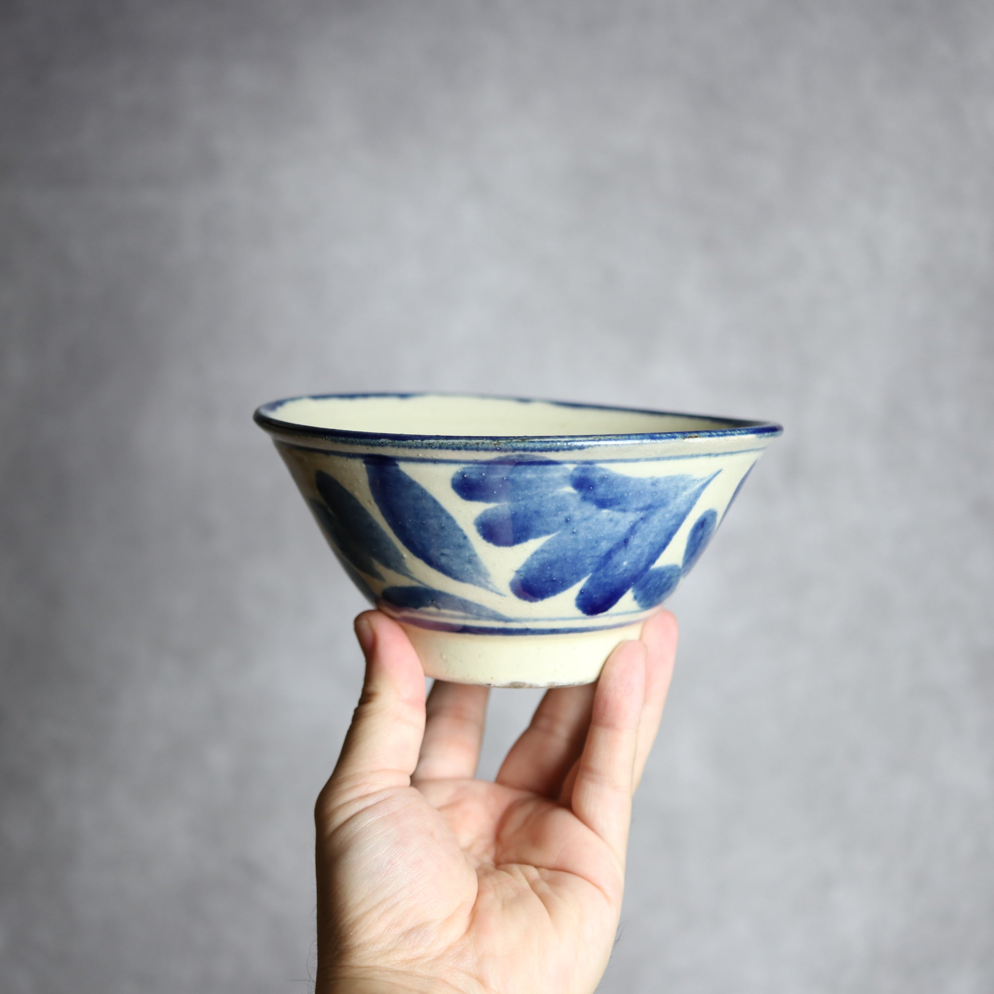 いずみ窯 島袋工房 - 5寸マカイ1 呉須釉 葉紋 やちむん 陶器 いずみ窯 島袋工房 - mundasui
