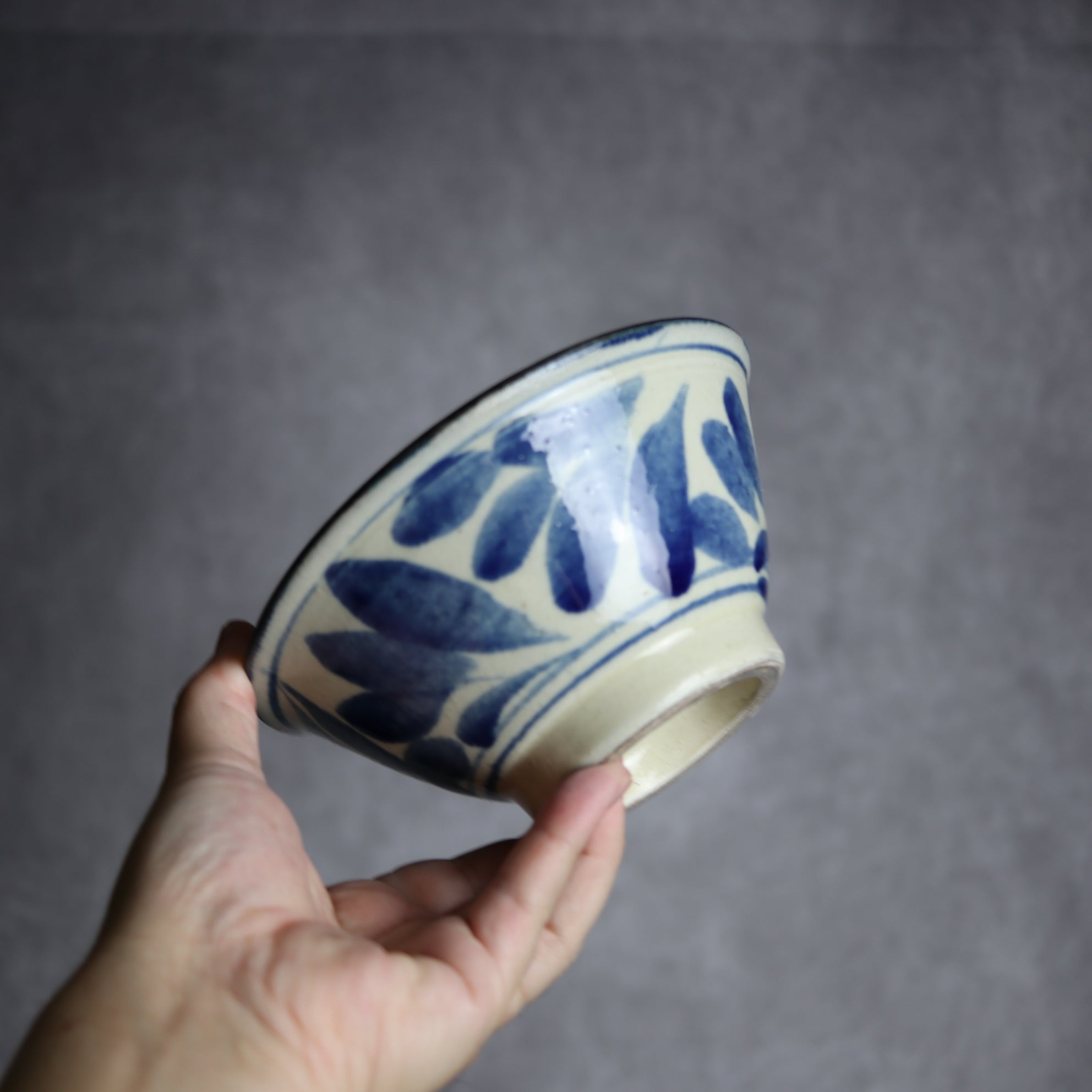 いずみ窯 島袋工房 - 5寸マカイ1 呉須釉 葉紋 やちむん 陶器 いずみ窯 島袋工房 - mundasui