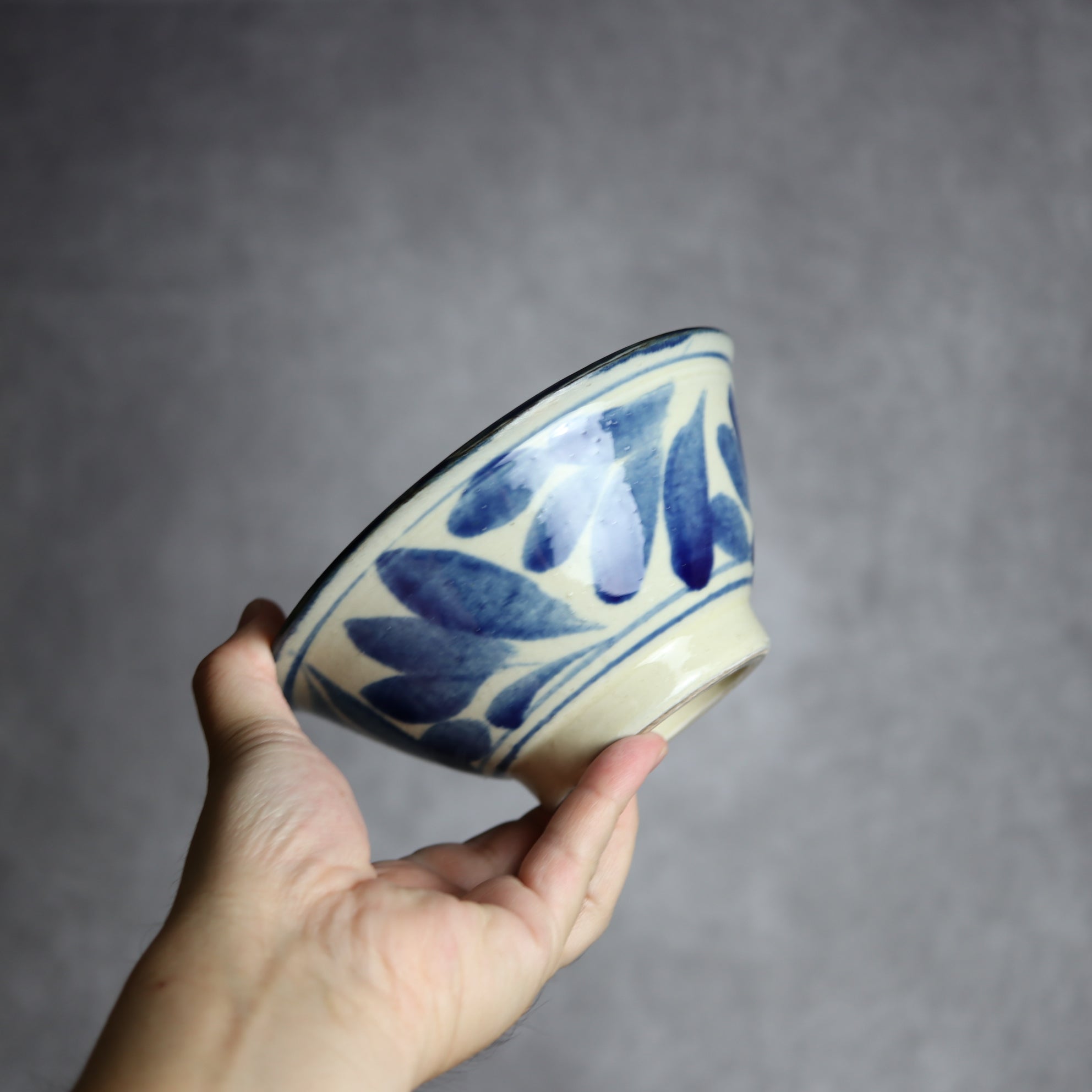 いずみ窯 島袋工房 - 5寸マカイ1 呉須釉 葉紋 やちむん 陶器 いずみ窯 島袋工房 - mundasui